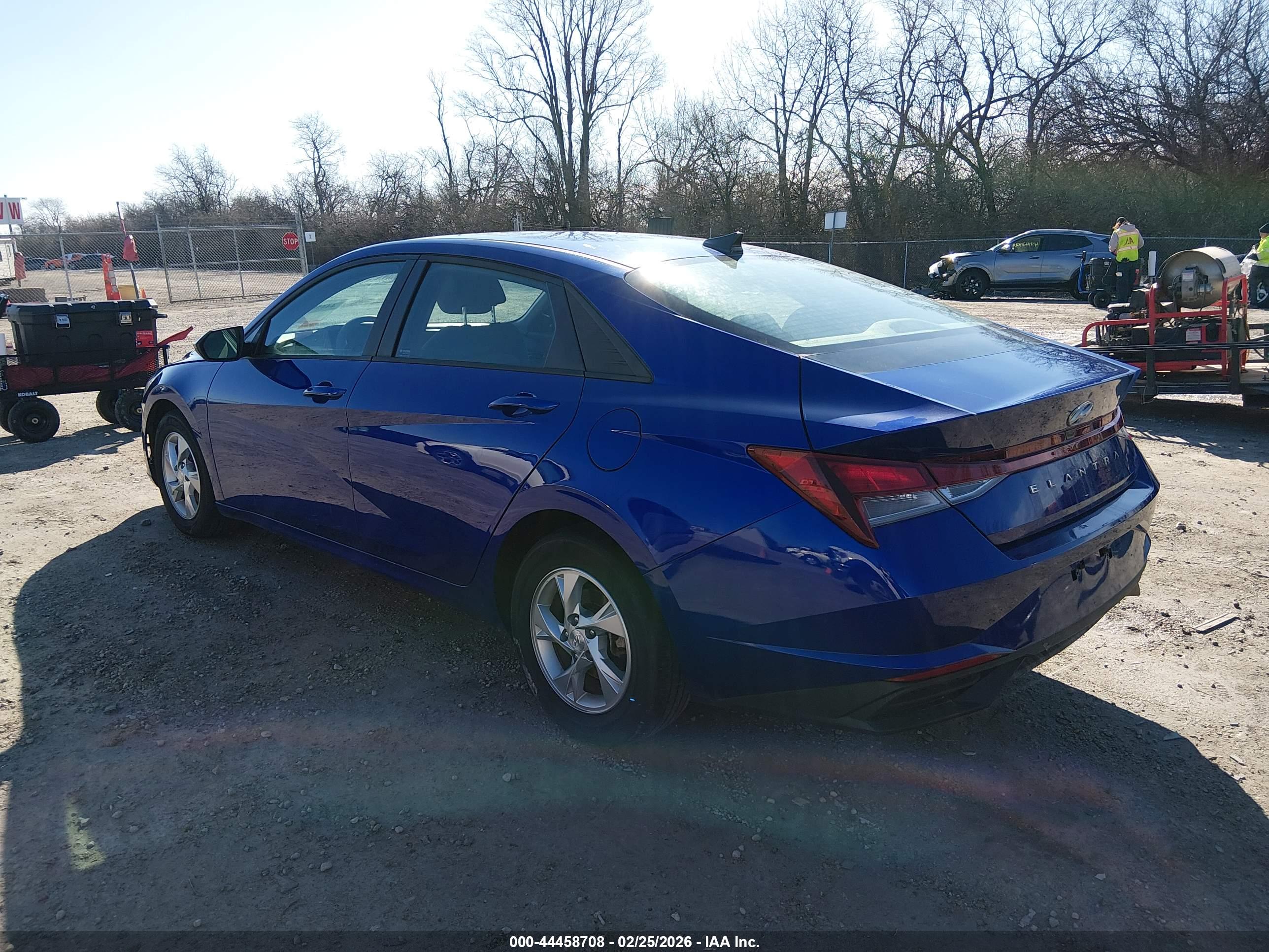 HYUNDAI ELANTRA image 3
