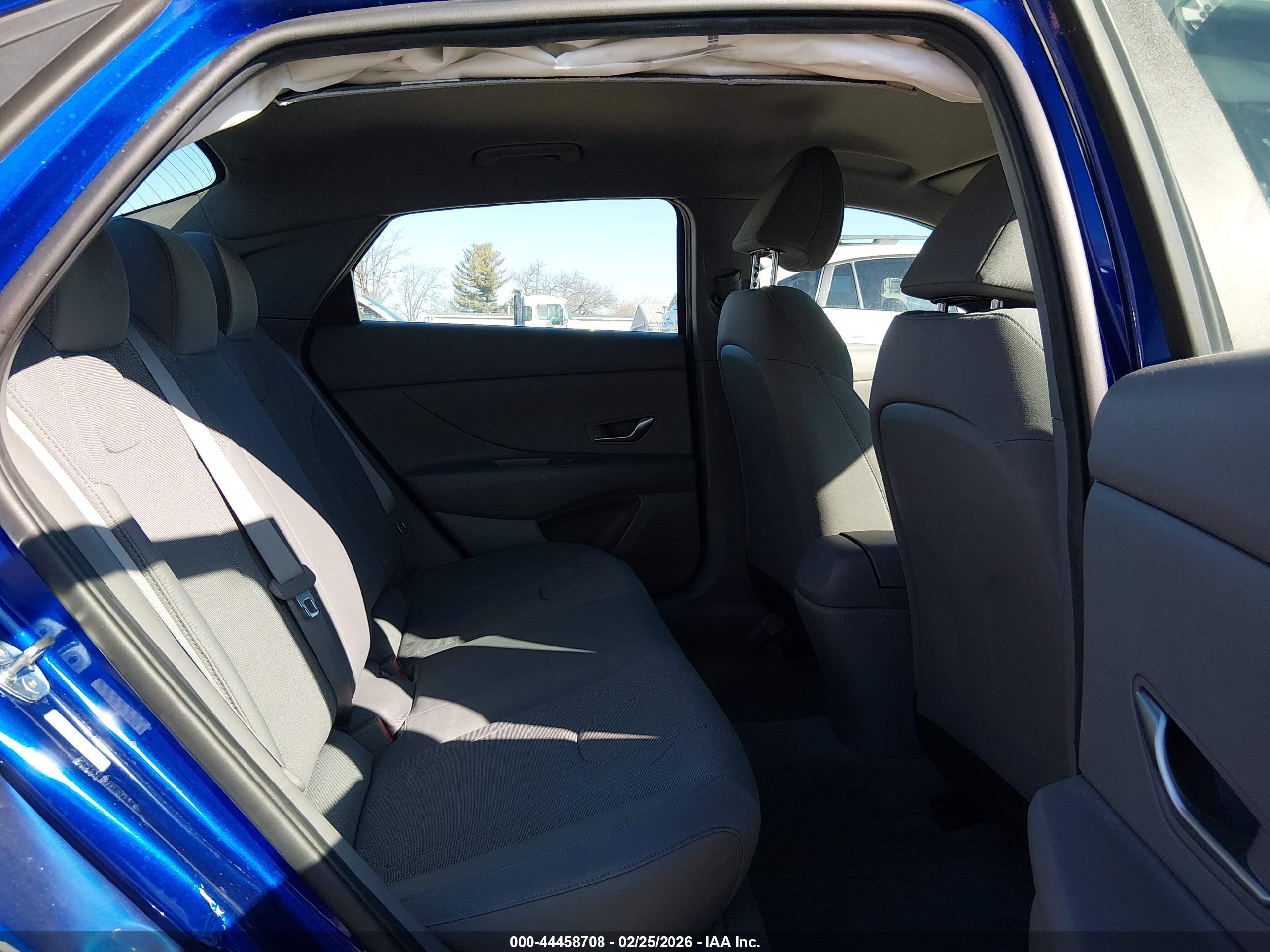 HYUNDAI ELANTRA image 8
