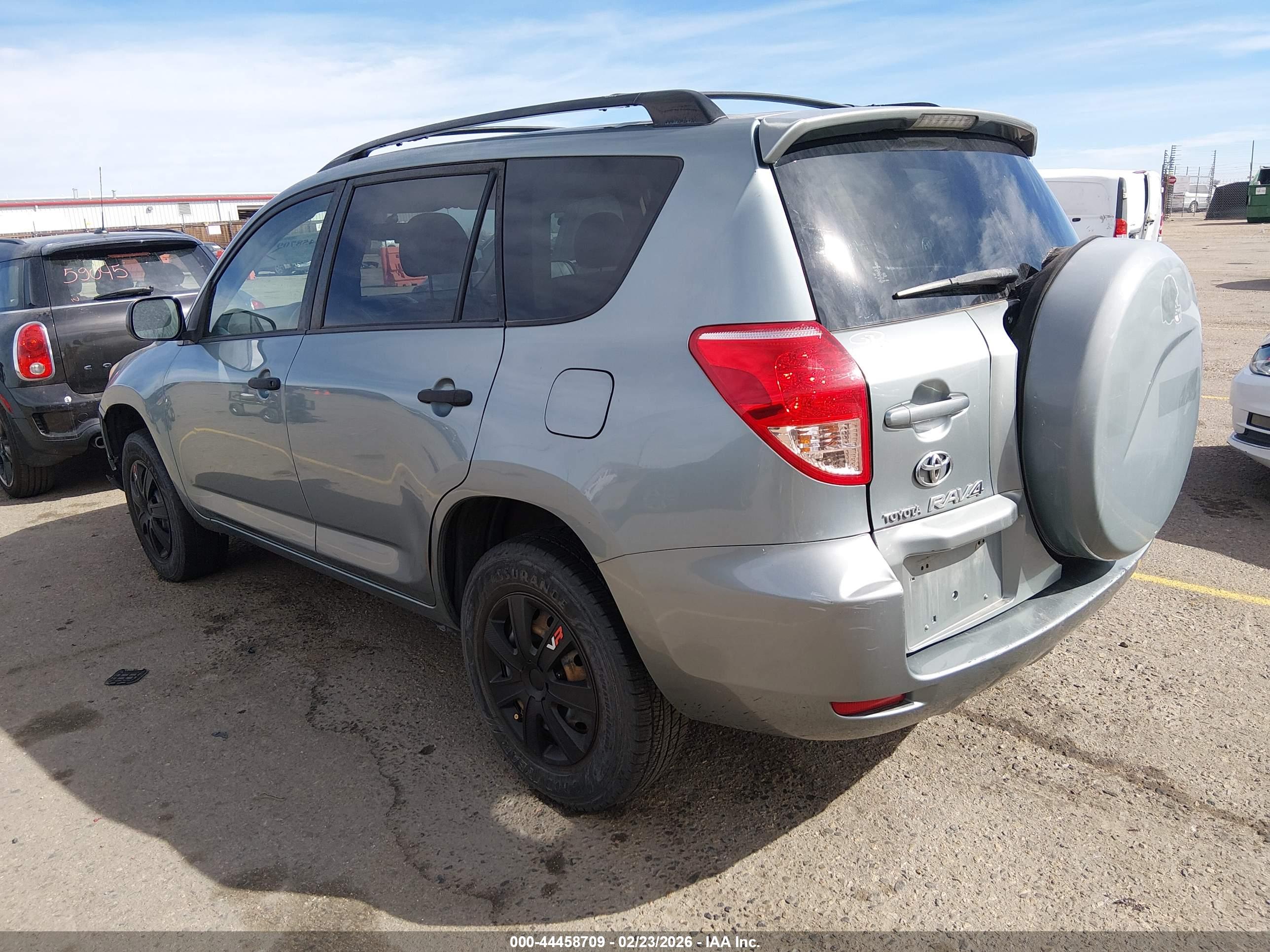 TOYOTA RAV4 image 3