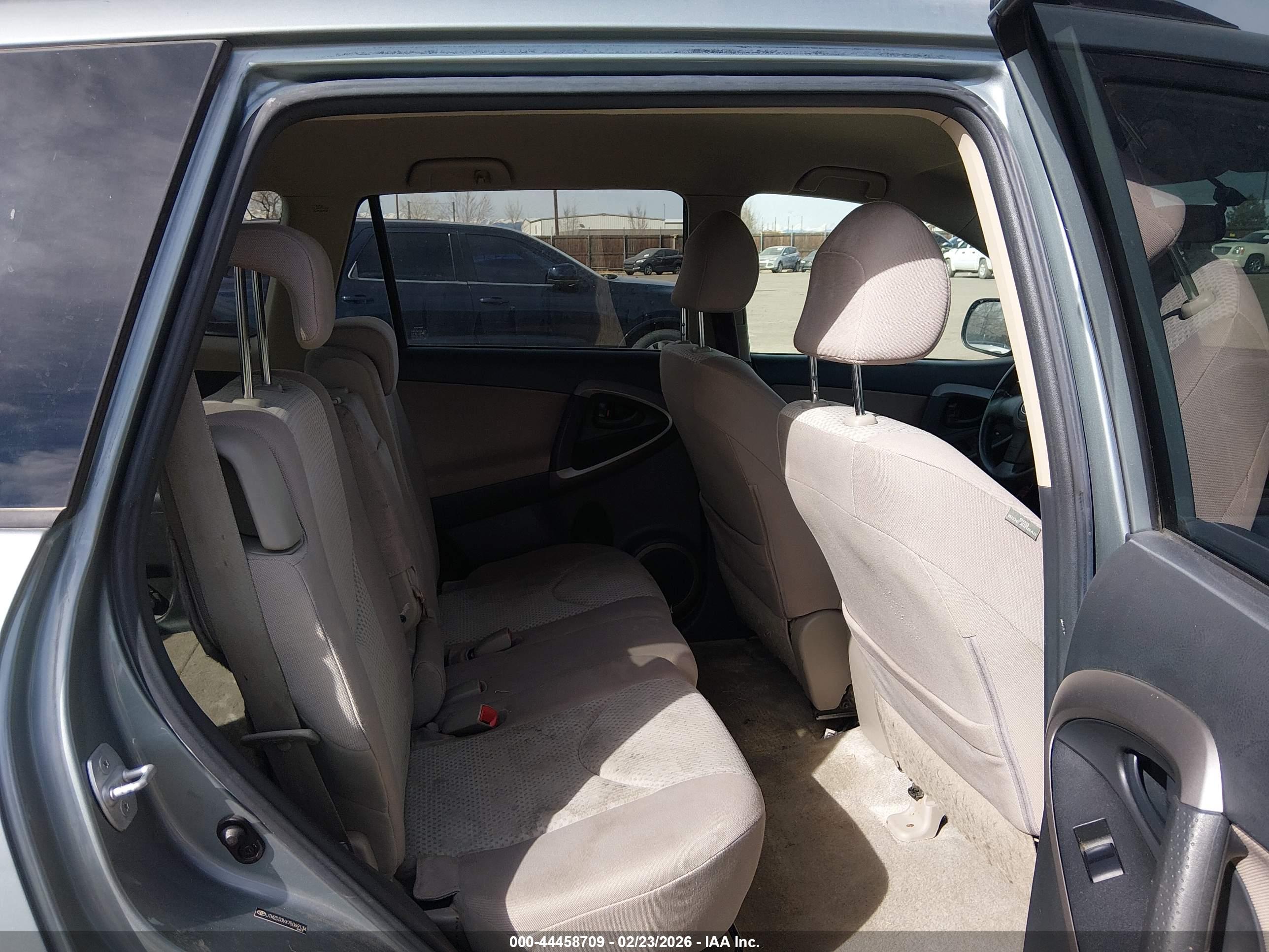 TOYOTA RAV4 image 8