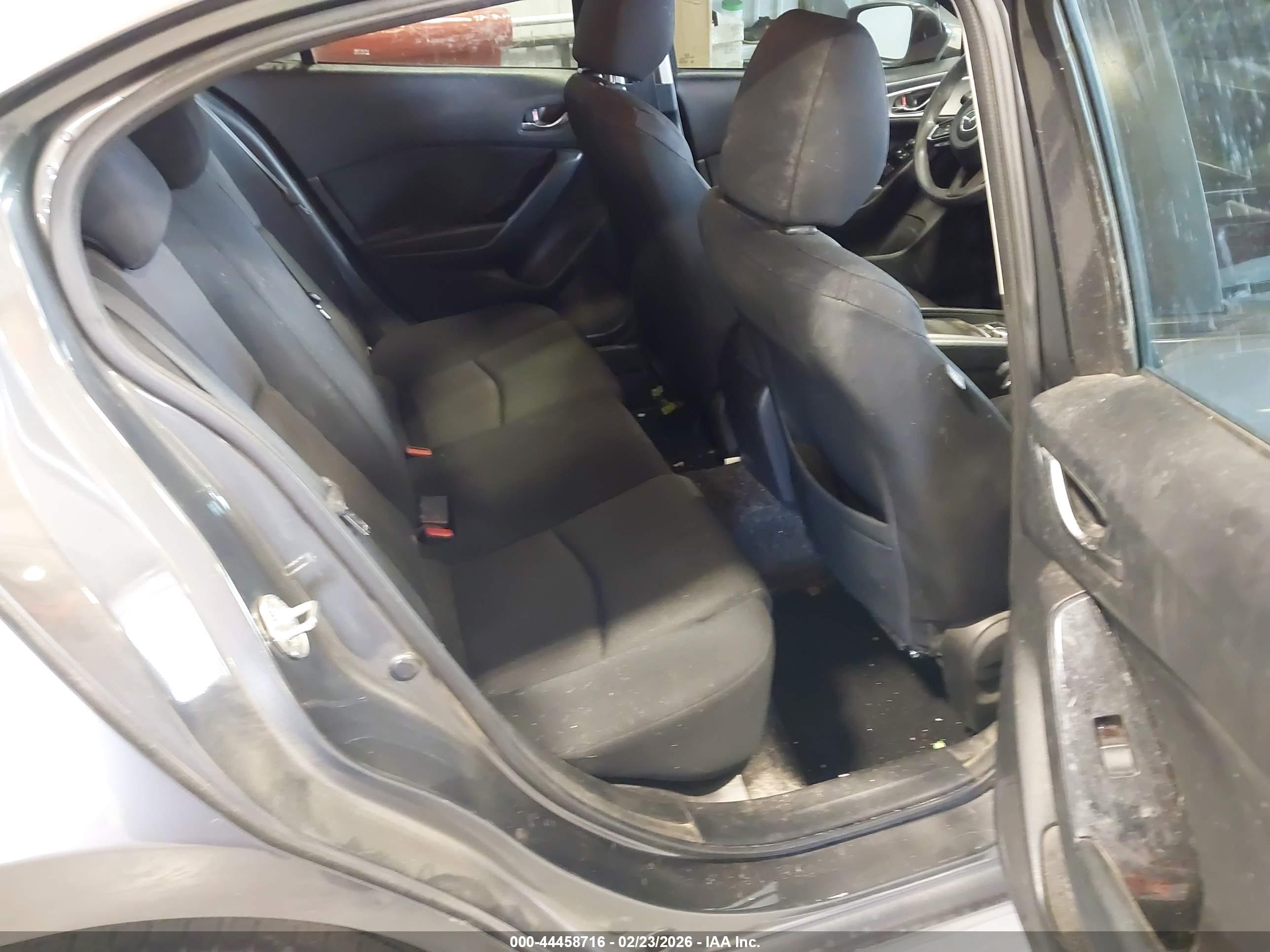 MAZDA MAZDA3 image 8