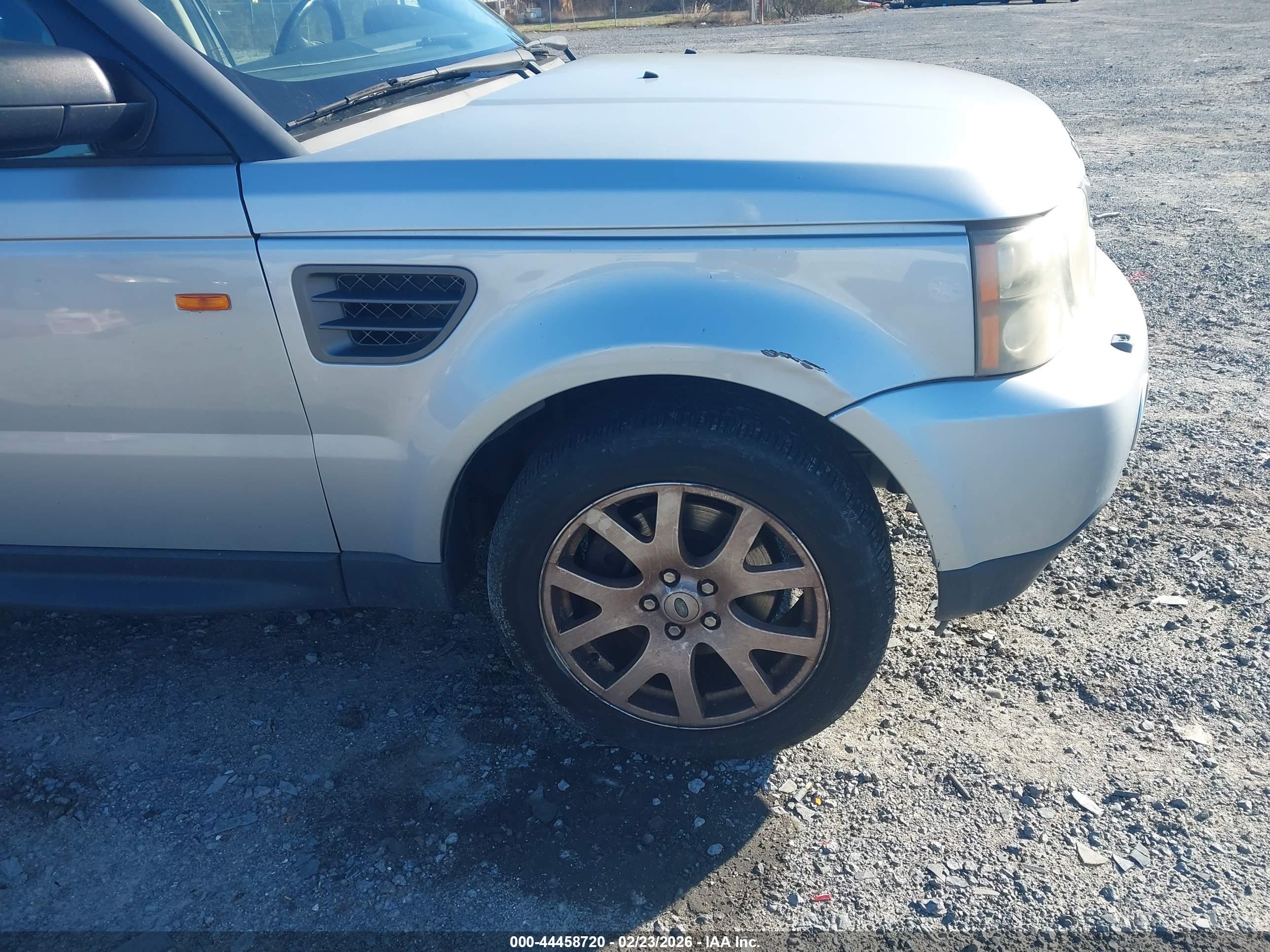 LAND ROVER image 6