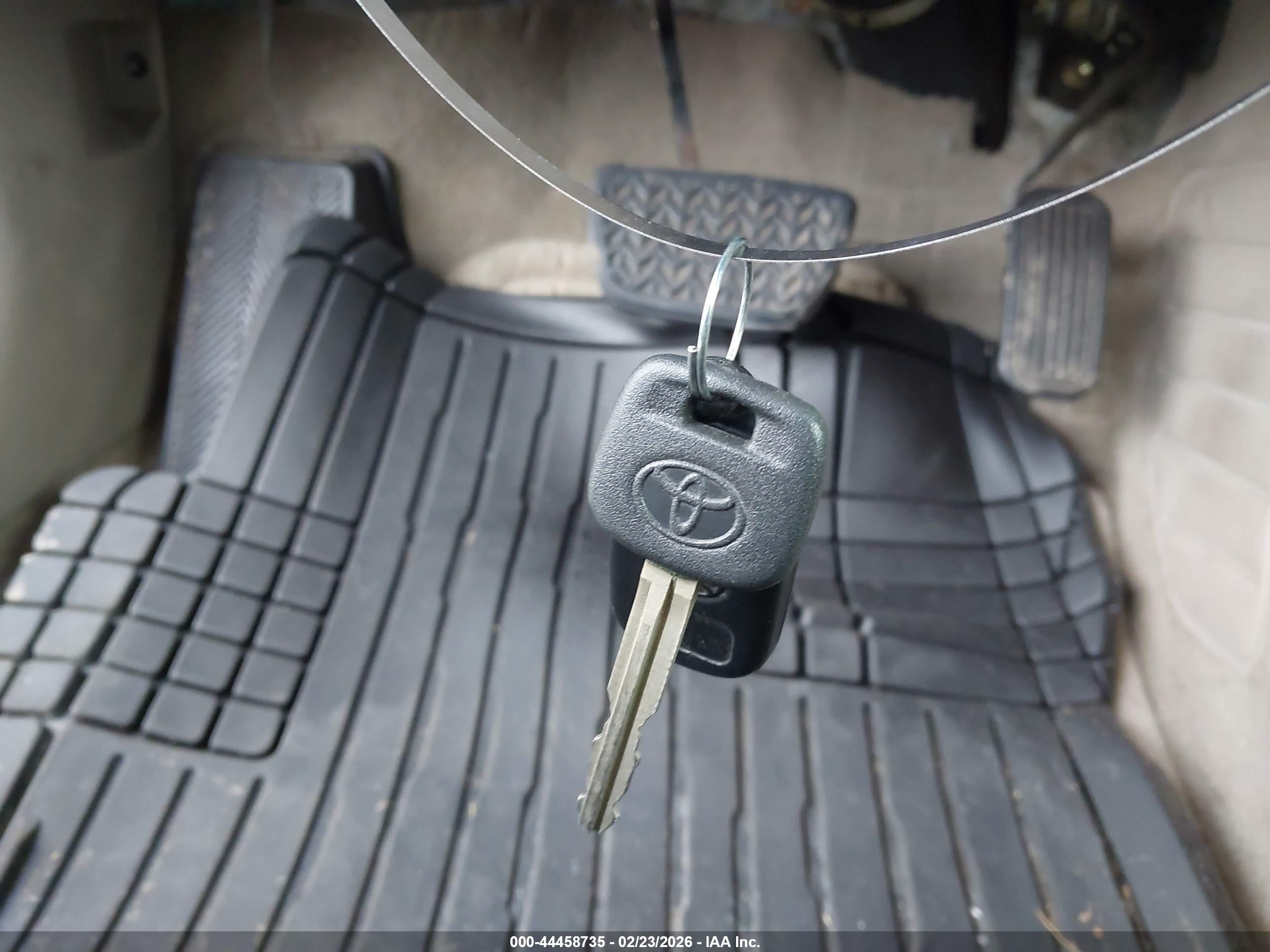 TOYOTA CAMRY image 11