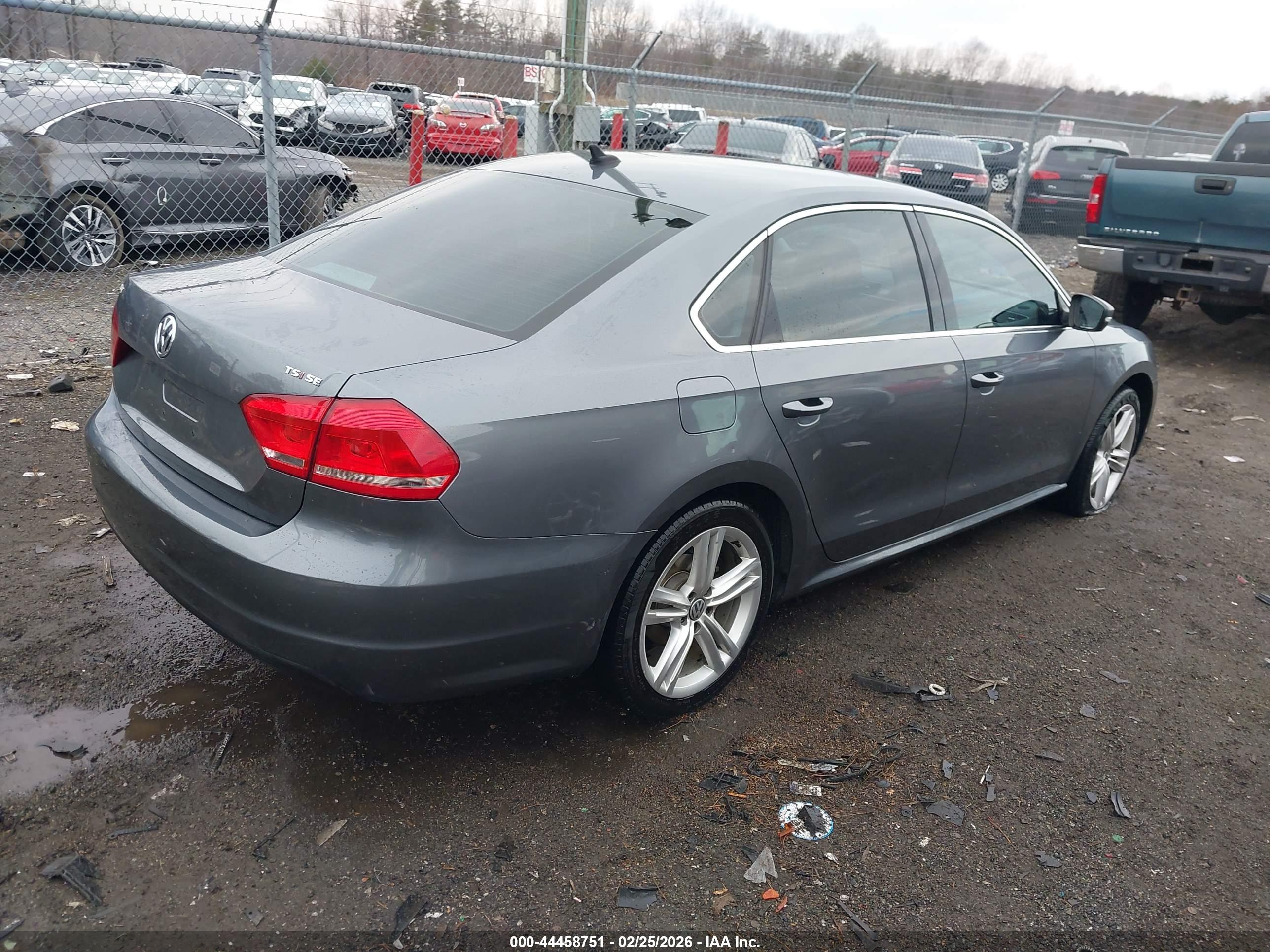 VOLKSWAGEN PASSAT image 4