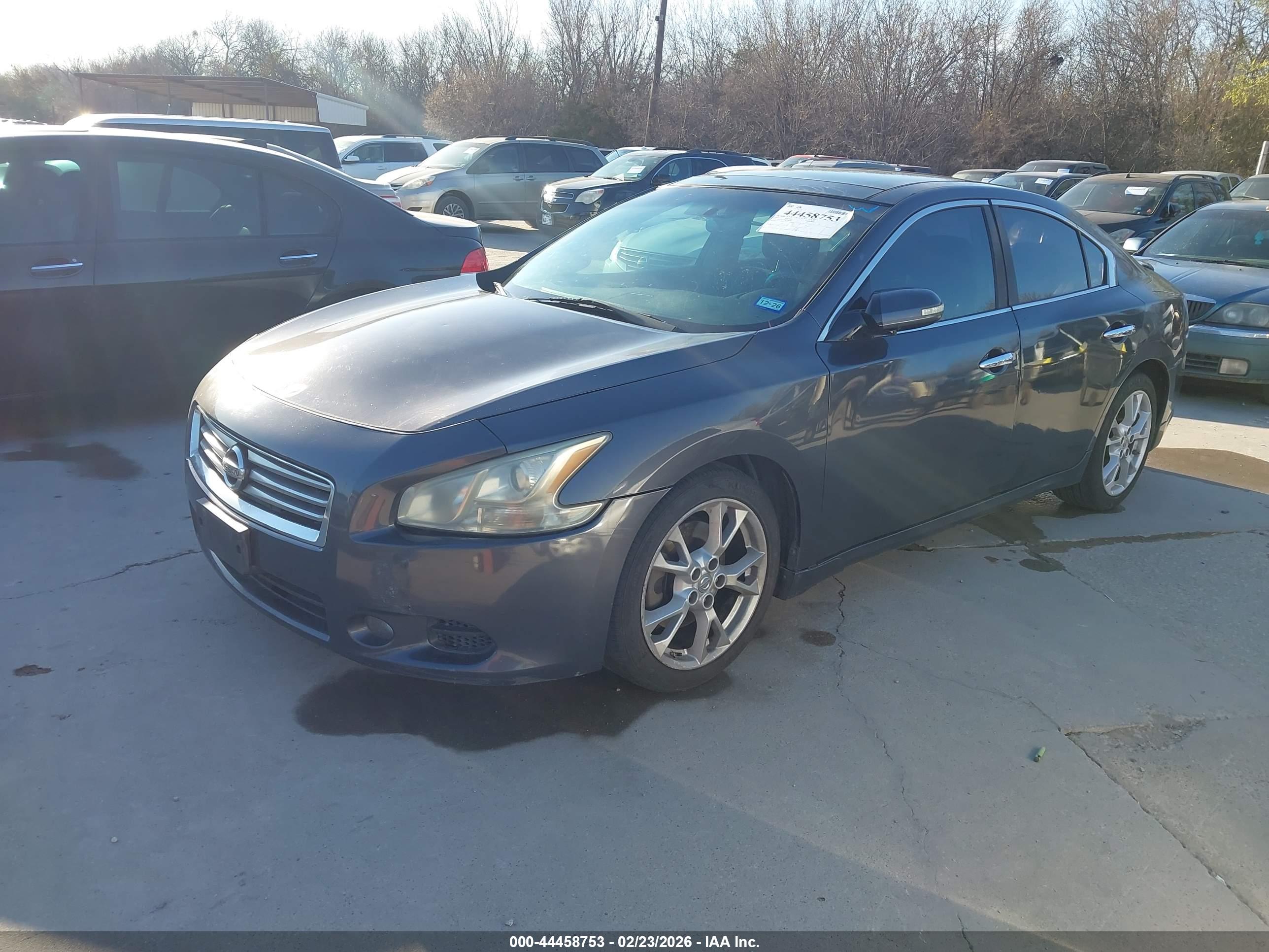 NISSAN MAXIMA image 2