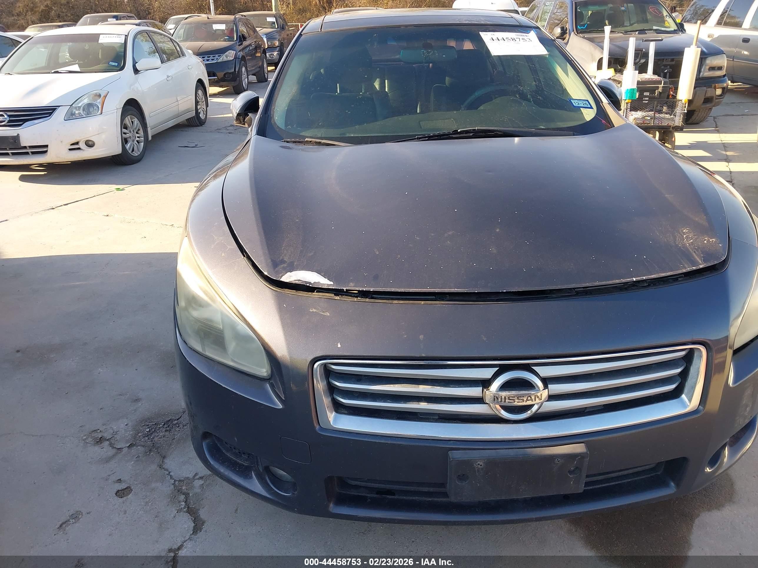 NISSAN MAXIMA image 6