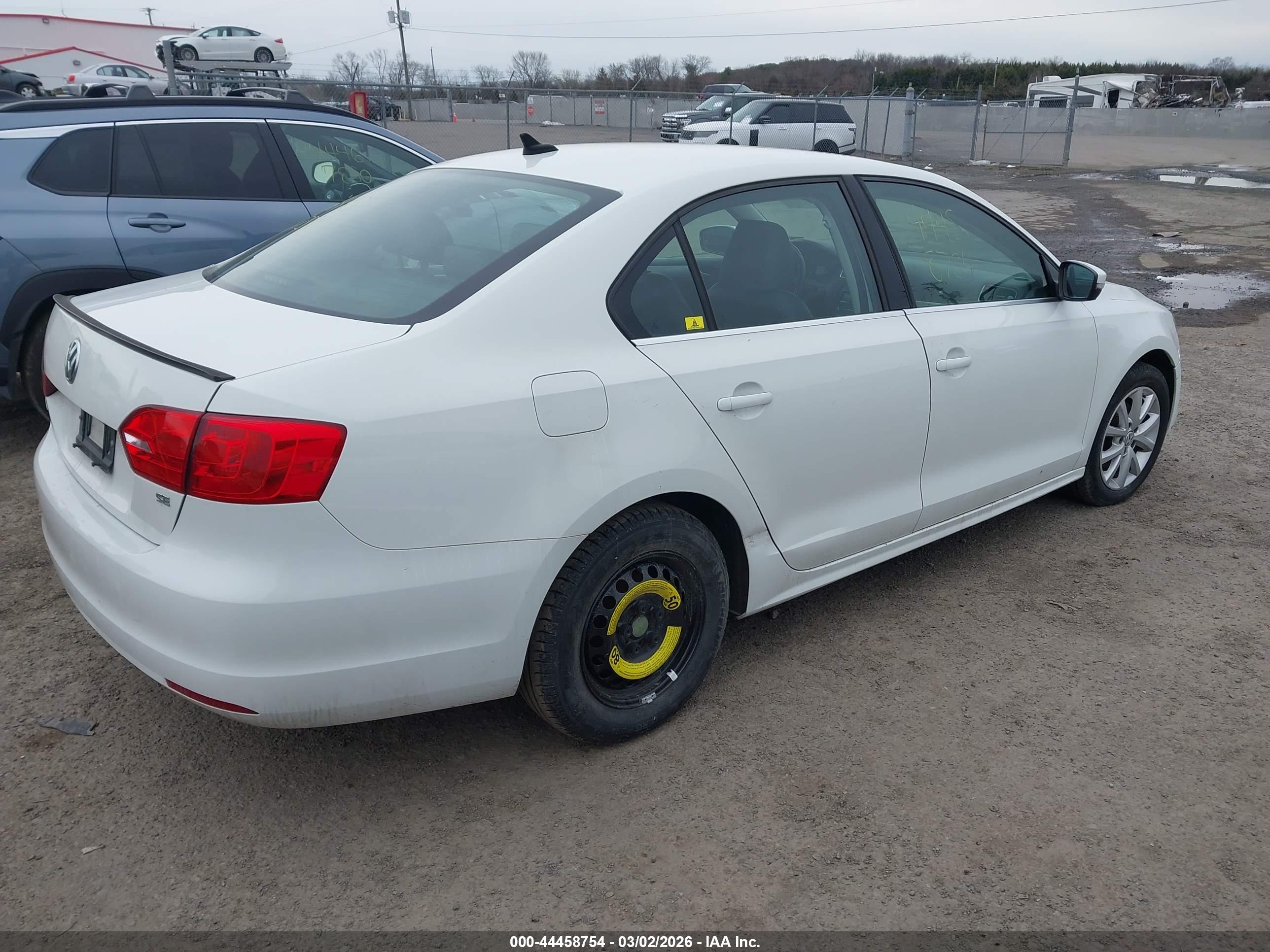 VOLKSWAGEN JETTA image 4