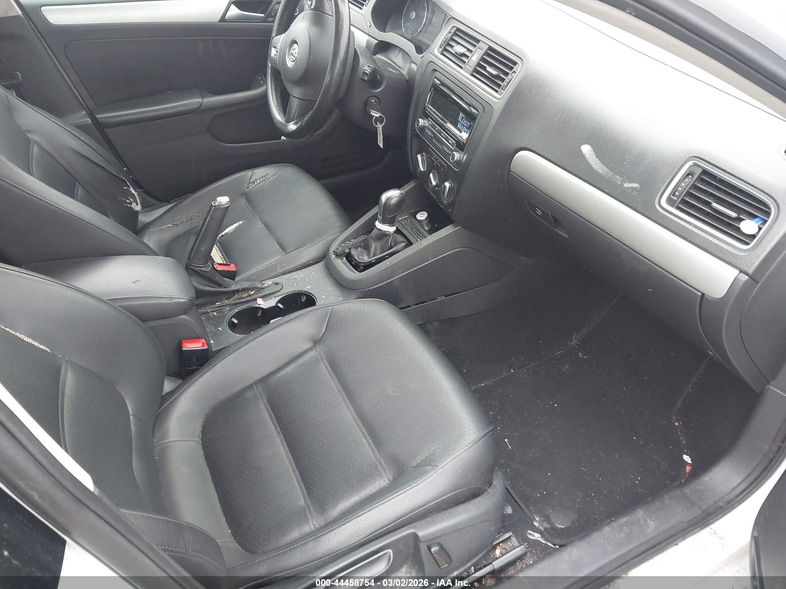 VOLKSWAGEN JETTA image 5