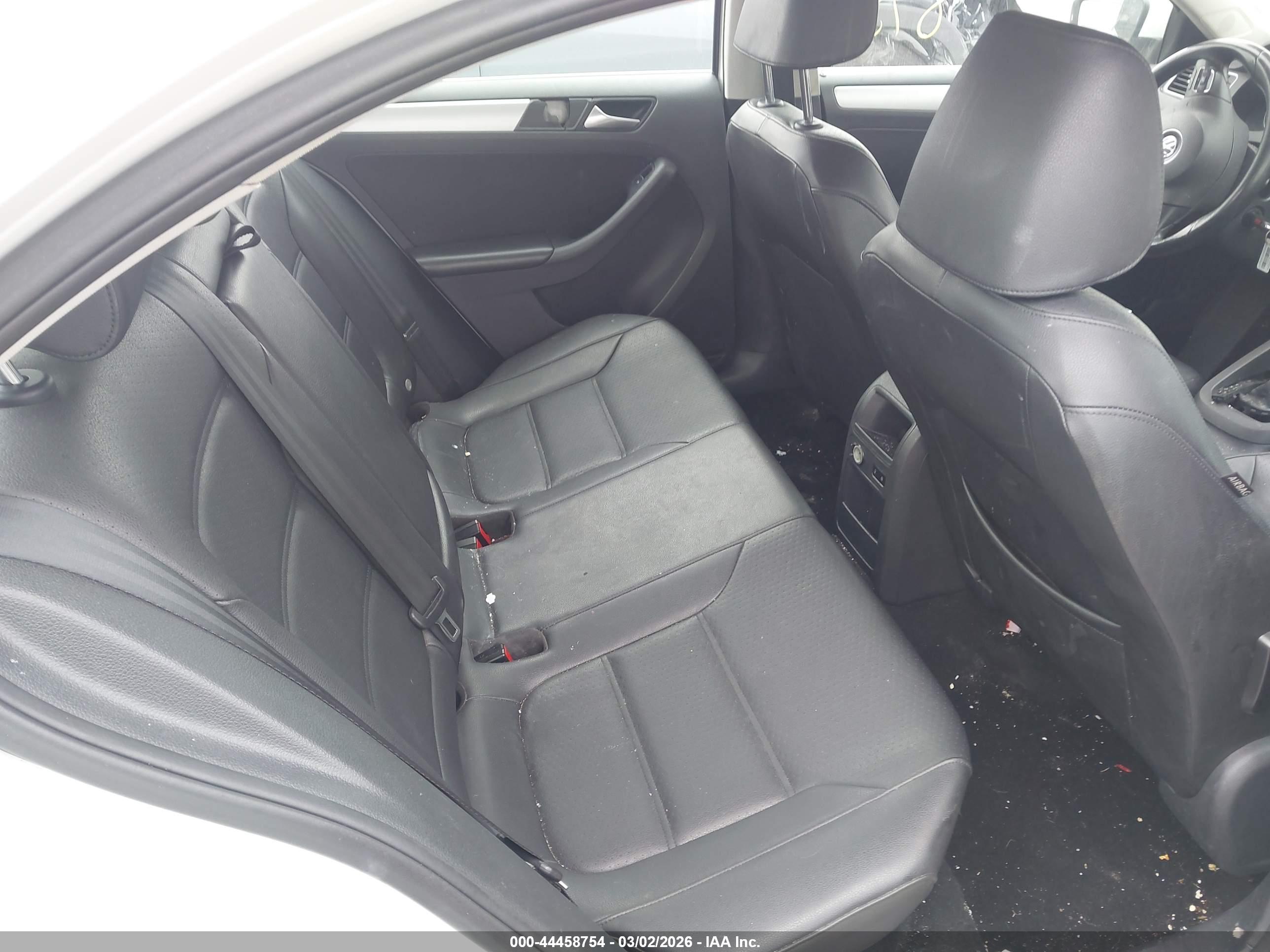 VOLKSWAGEN JETTA image 8