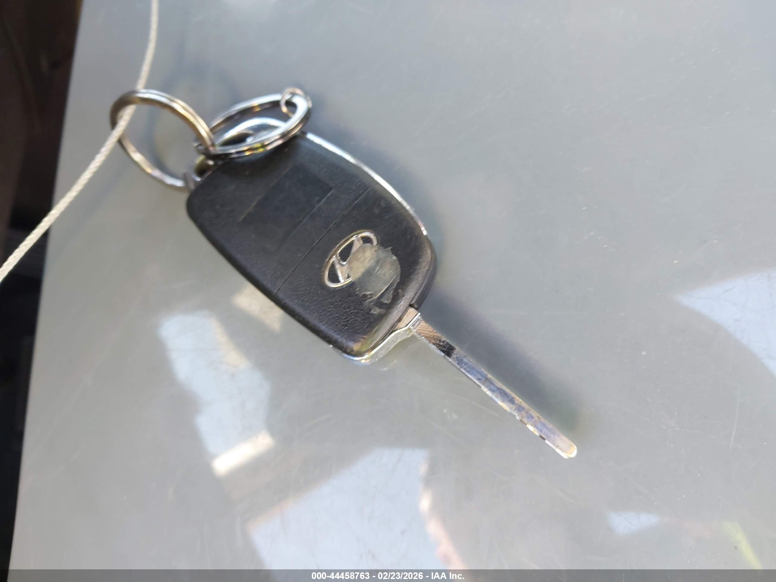 HYUNDAI SANTA image 11