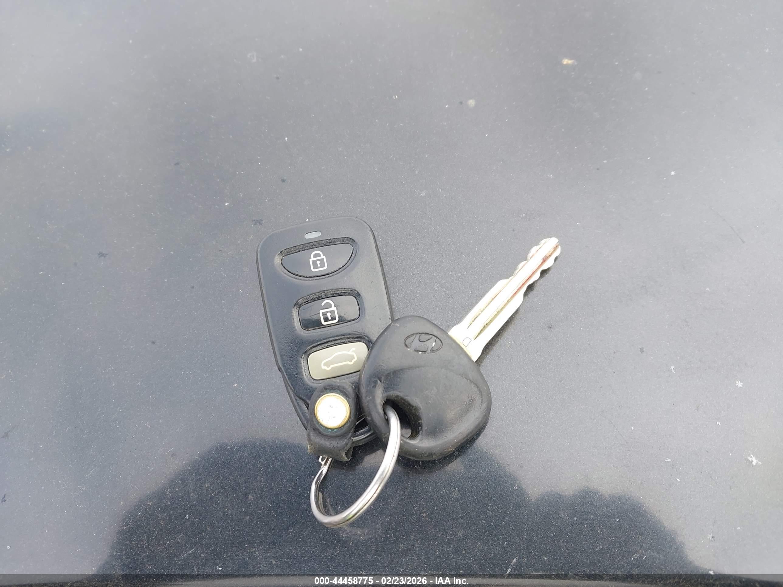 HYUNDAI ELANTRA image 11