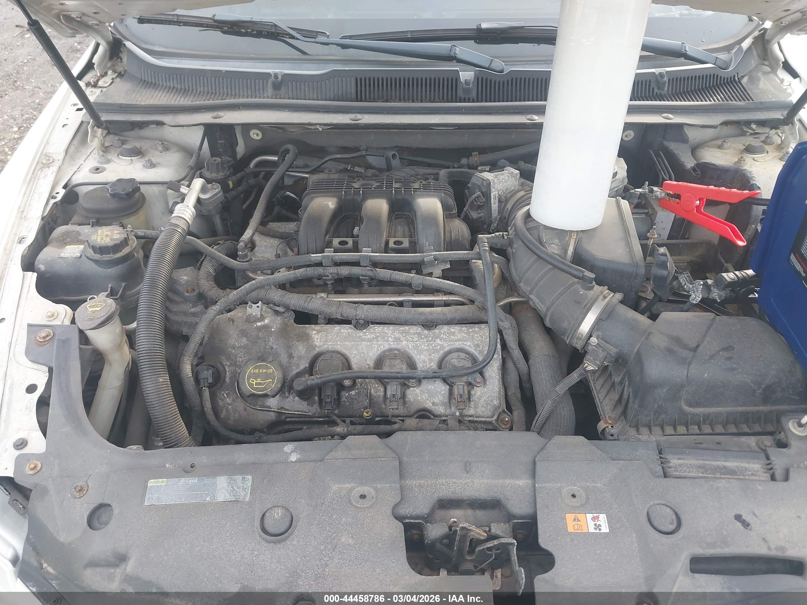 FORD TAURUS image 10