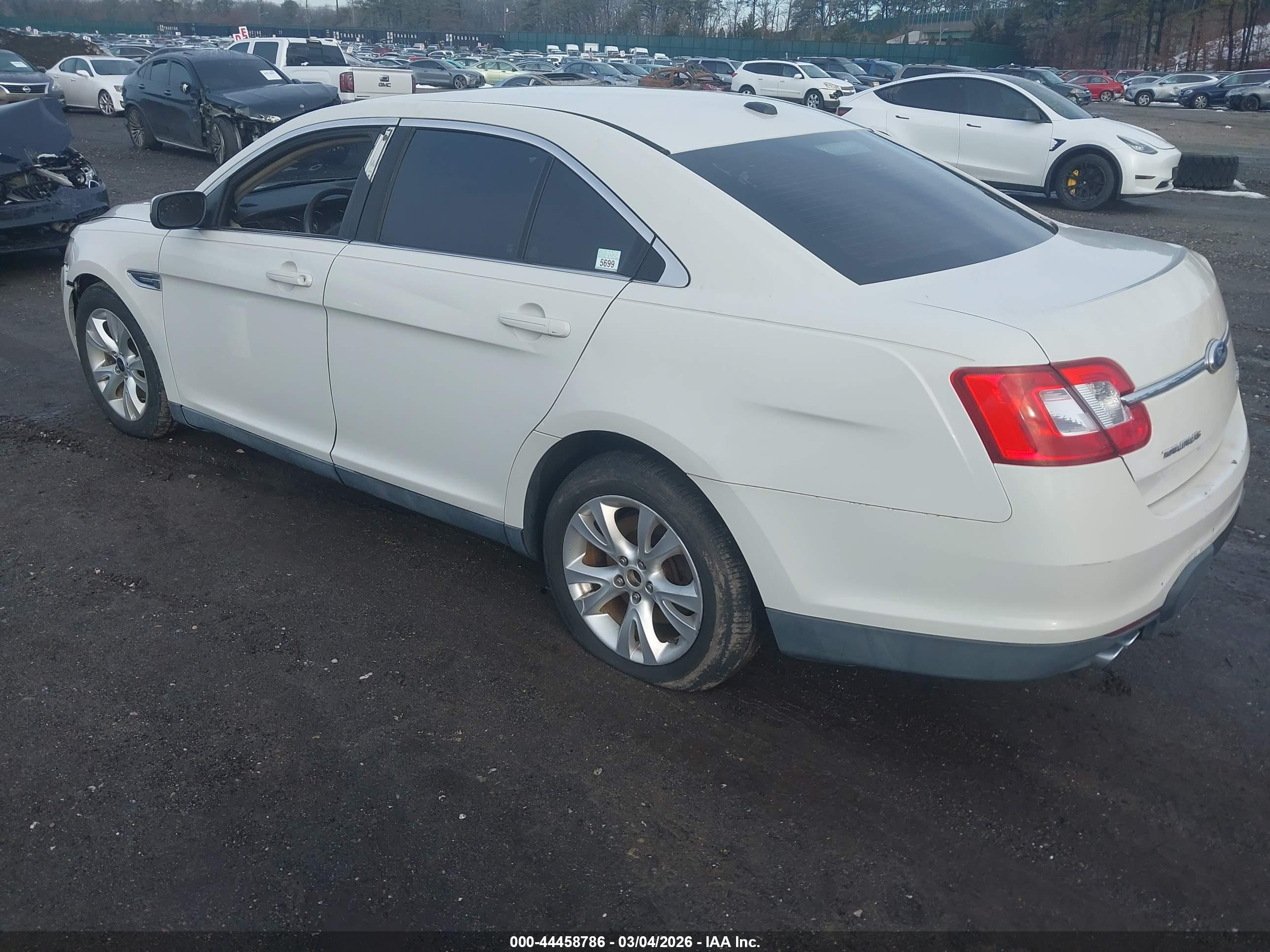 FORD TAURUS image 3