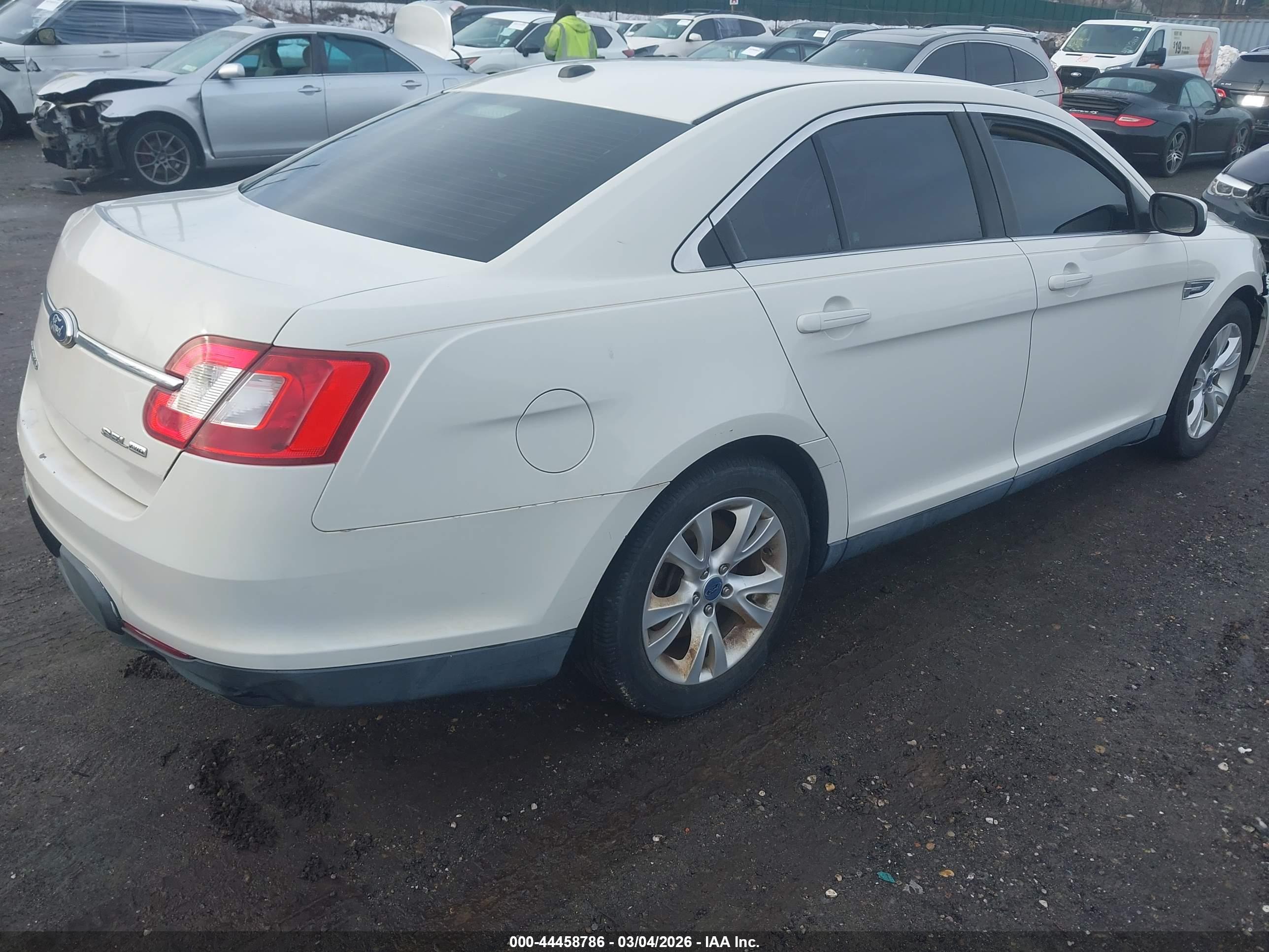 FORD TAURUS image 4