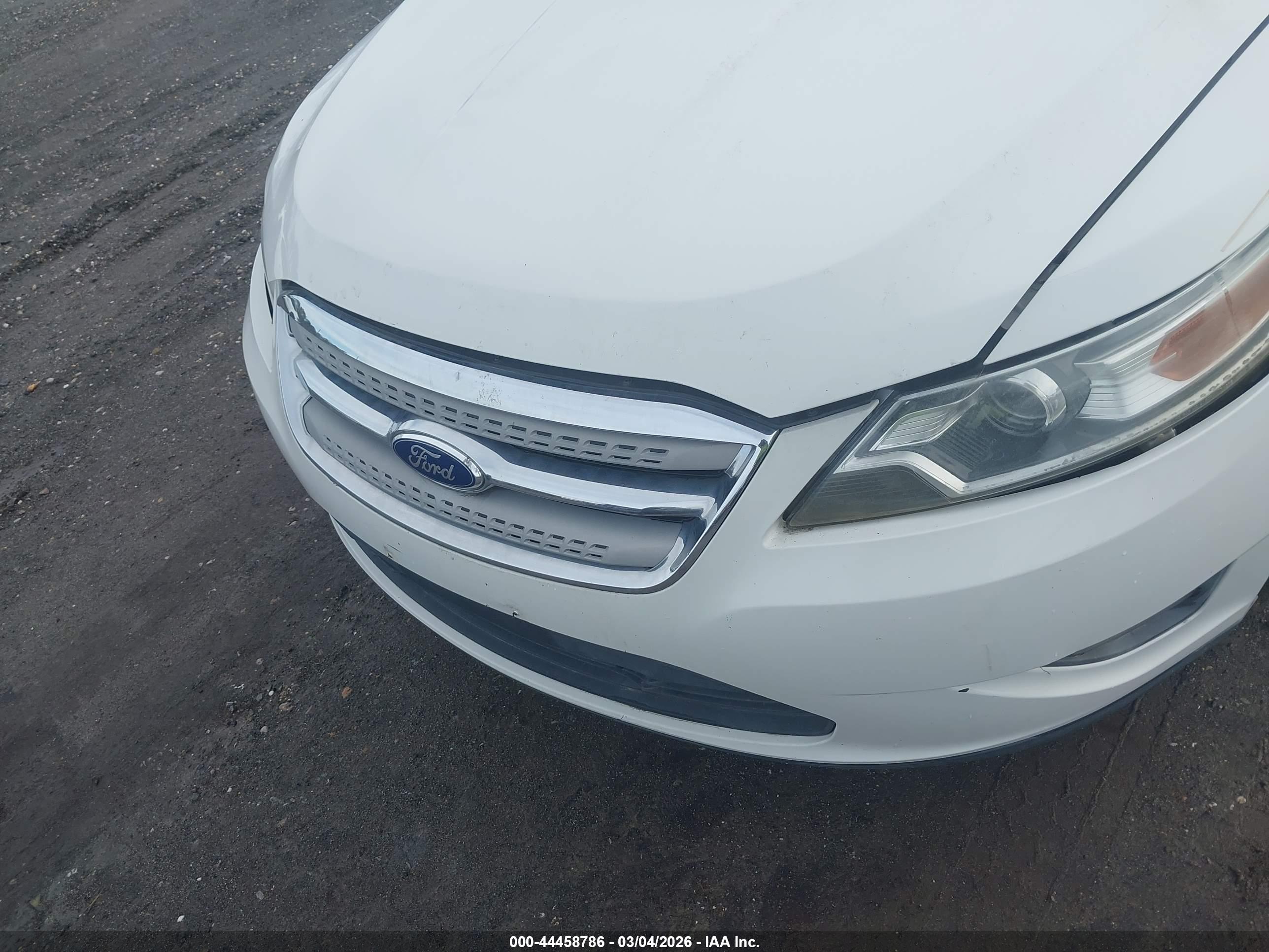 FORD TAURUS image 6