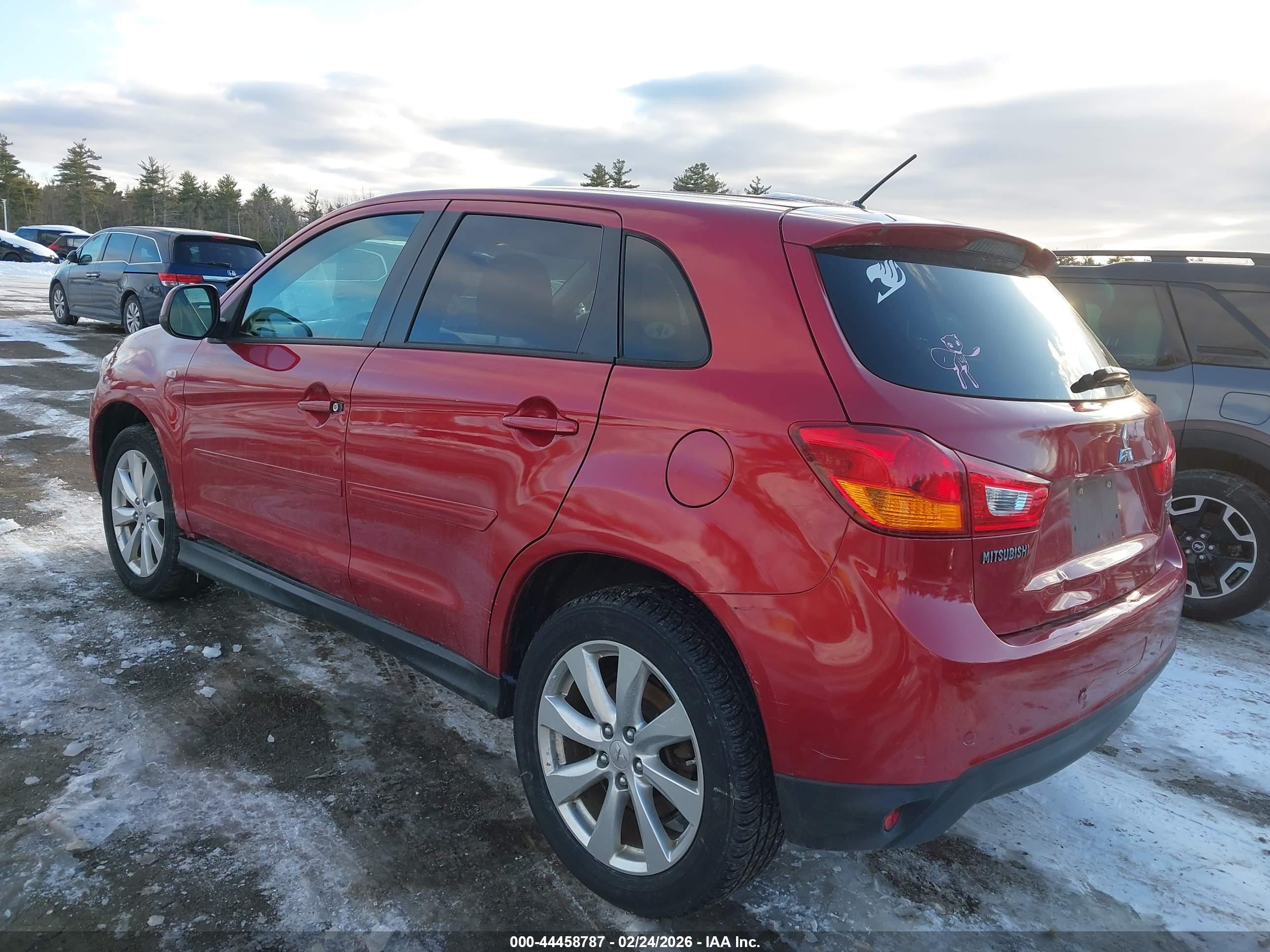 MITSUBISHI OUTLANDER image 3