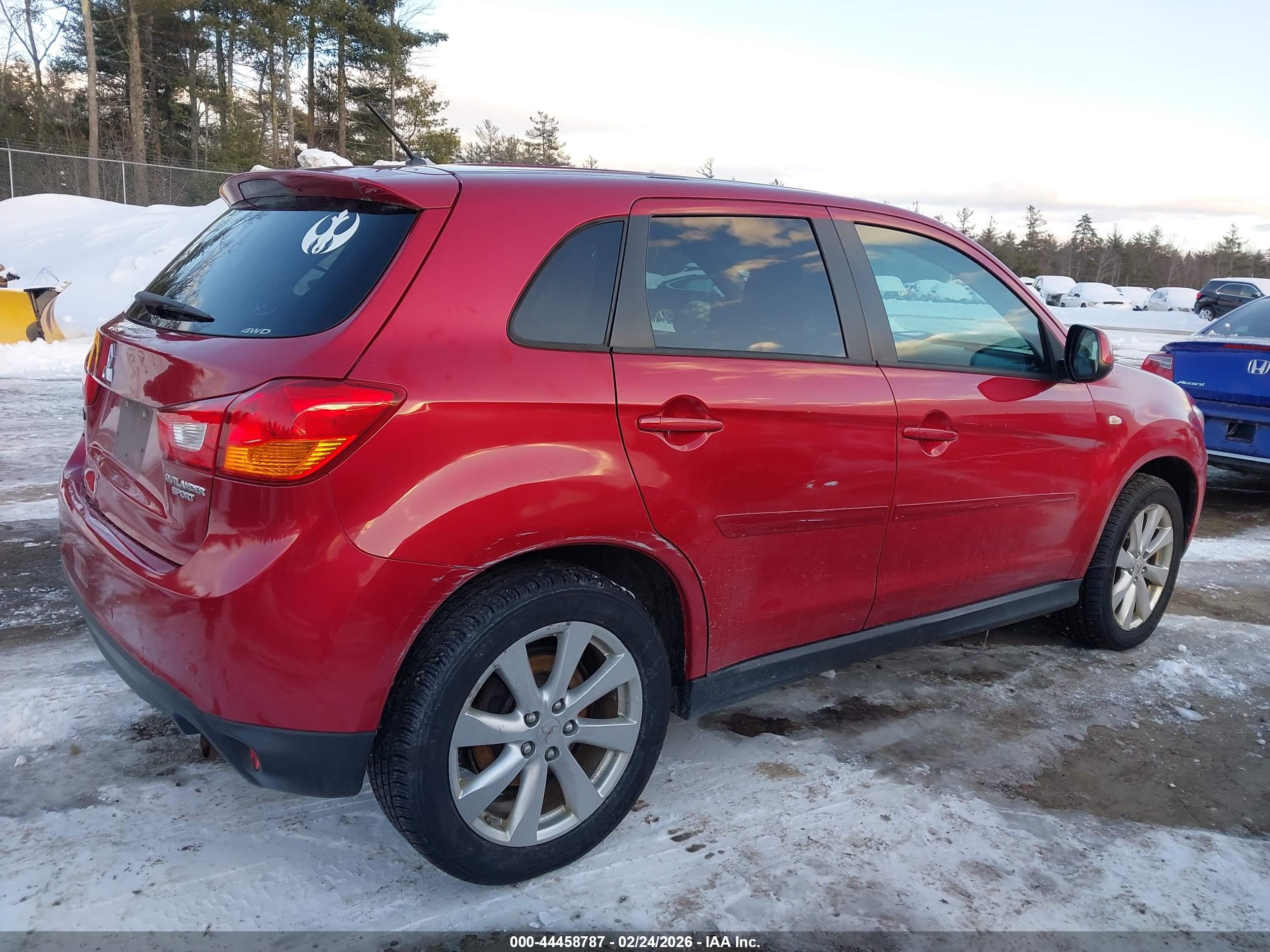 MITSUBISHI OUTLANDER image 4