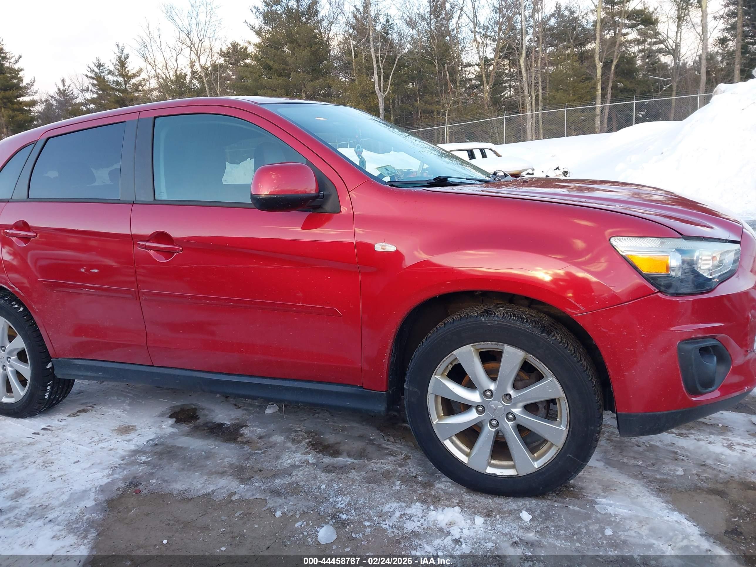 MITSUBISHI OUTLANDER image 6