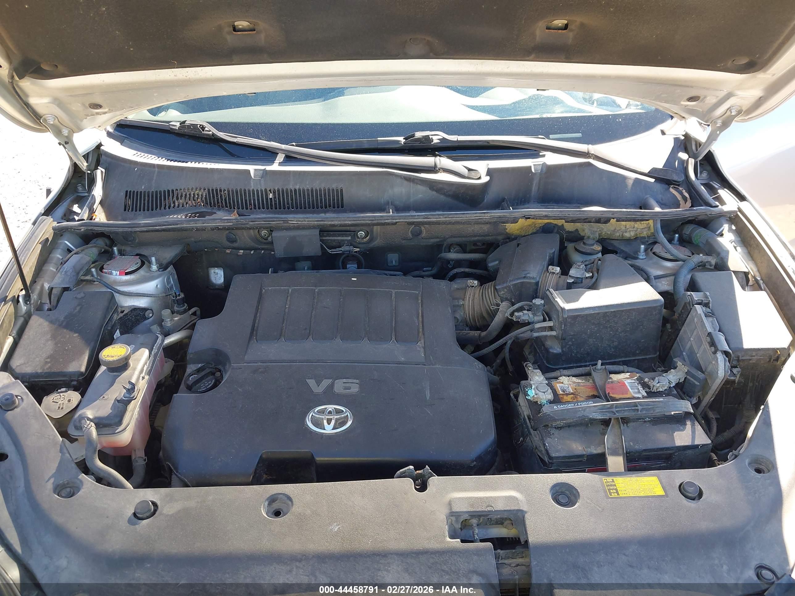 TOYOTA RAV4 image 10