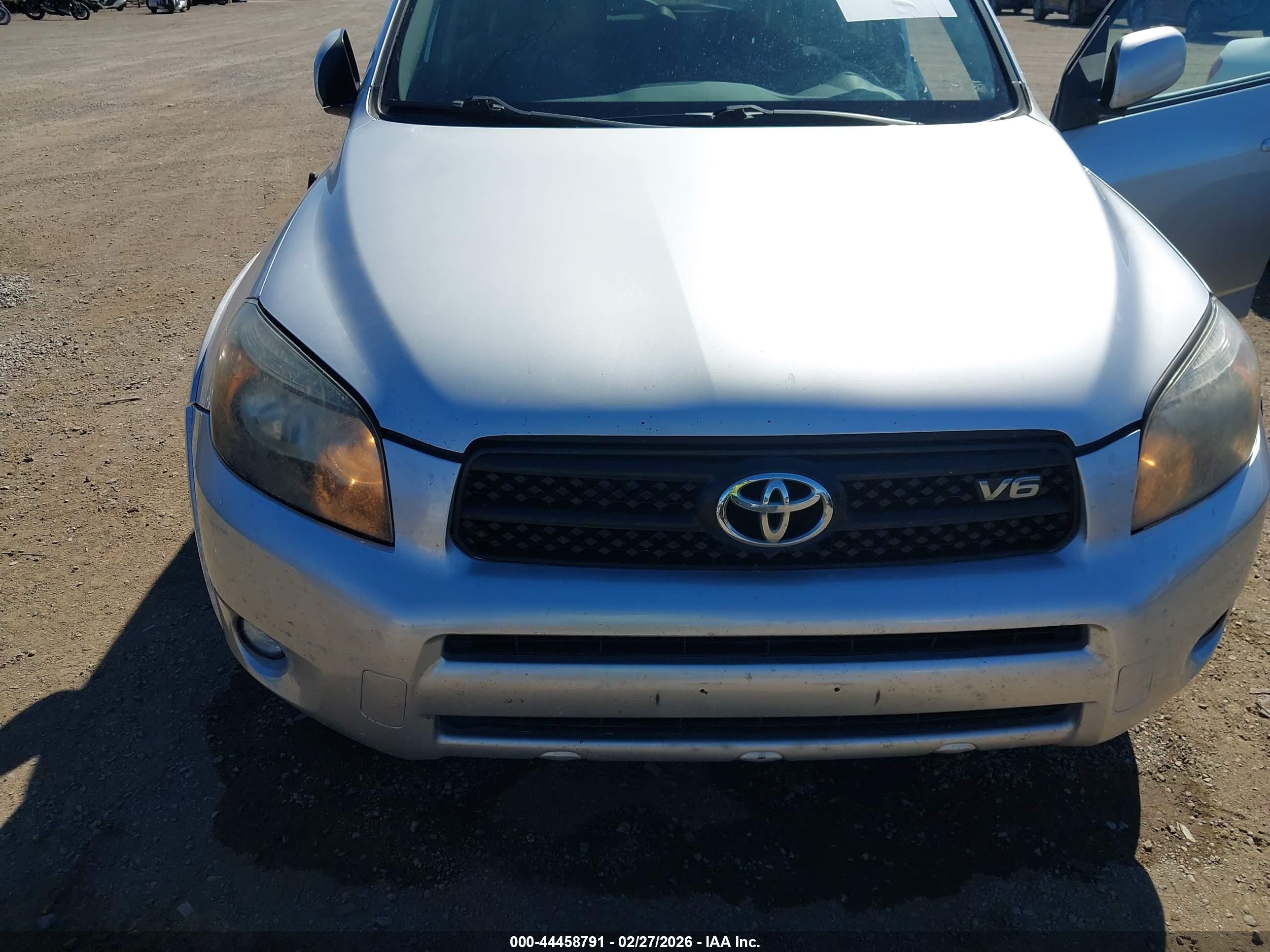 TOYOTA RAV4 image 6