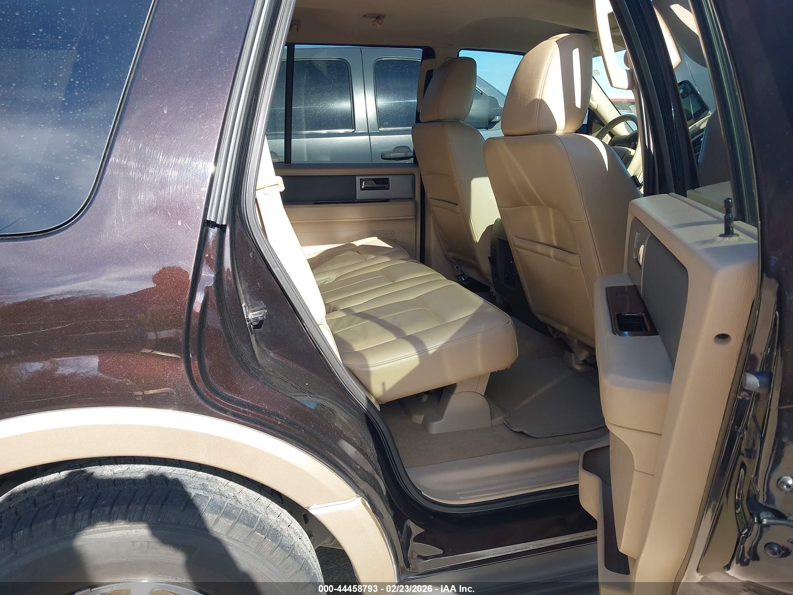 FORD EXPEDITION image 8