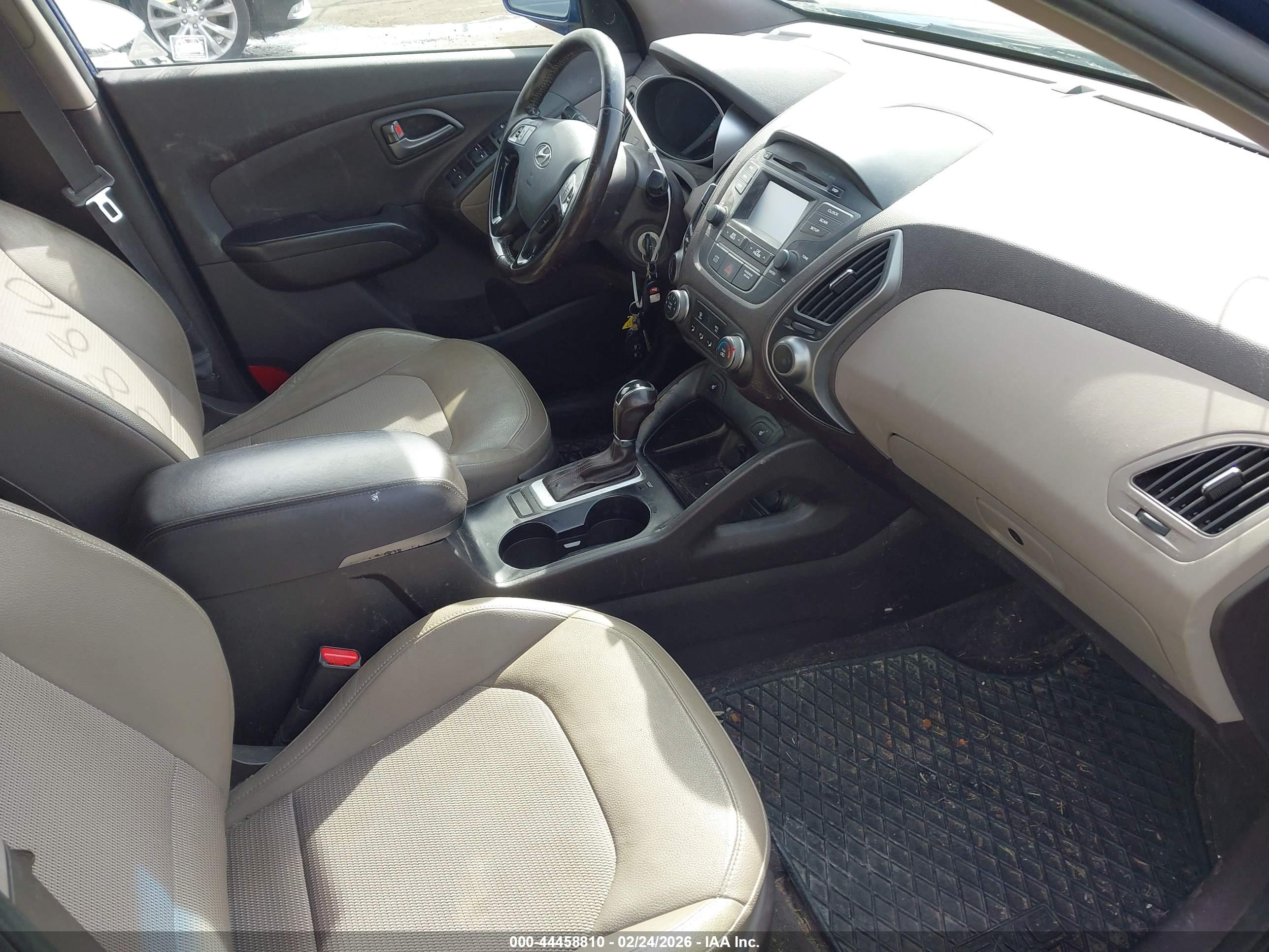 HYUNDAI TUCSON image 5