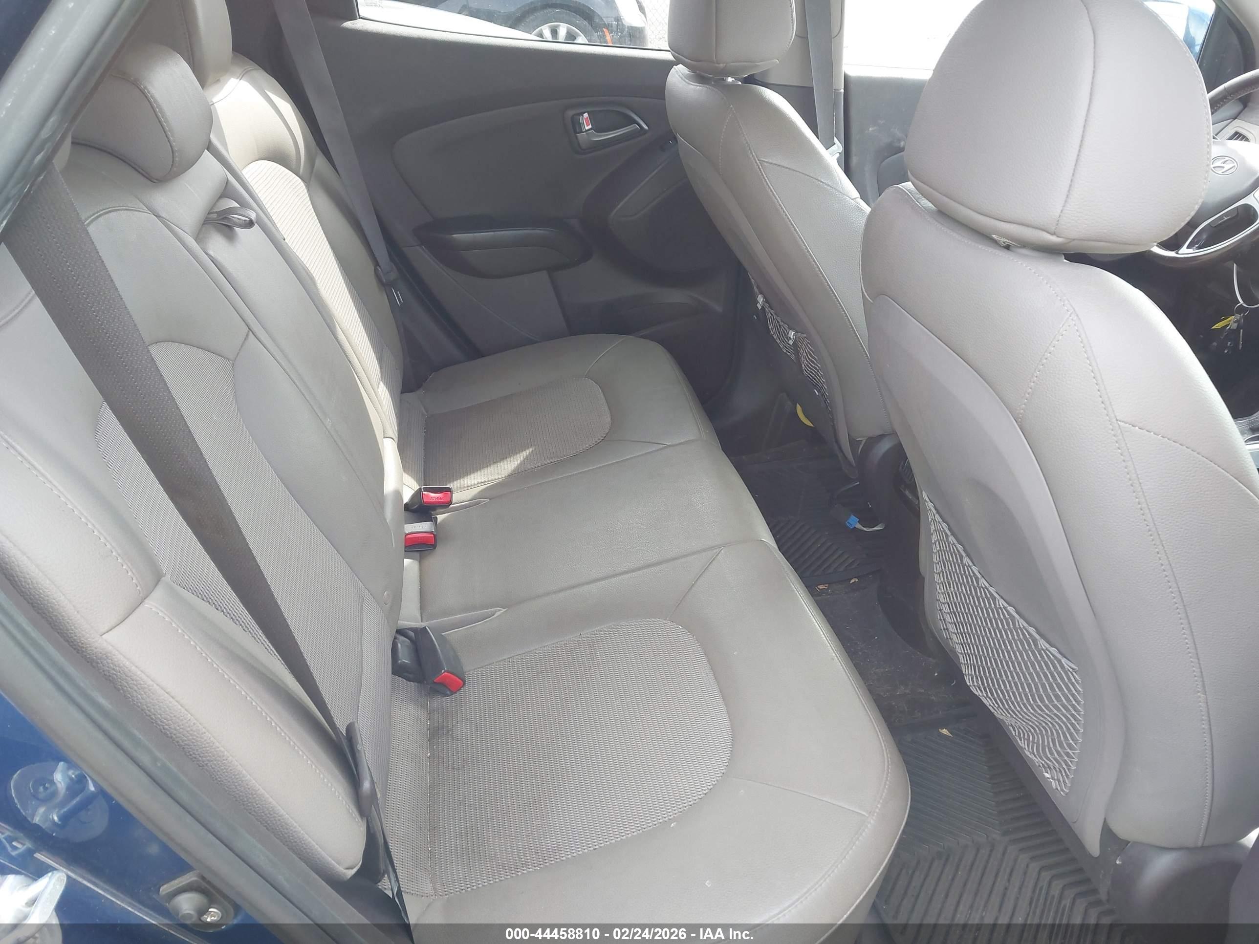 HYUNDAI TUCSON image 8