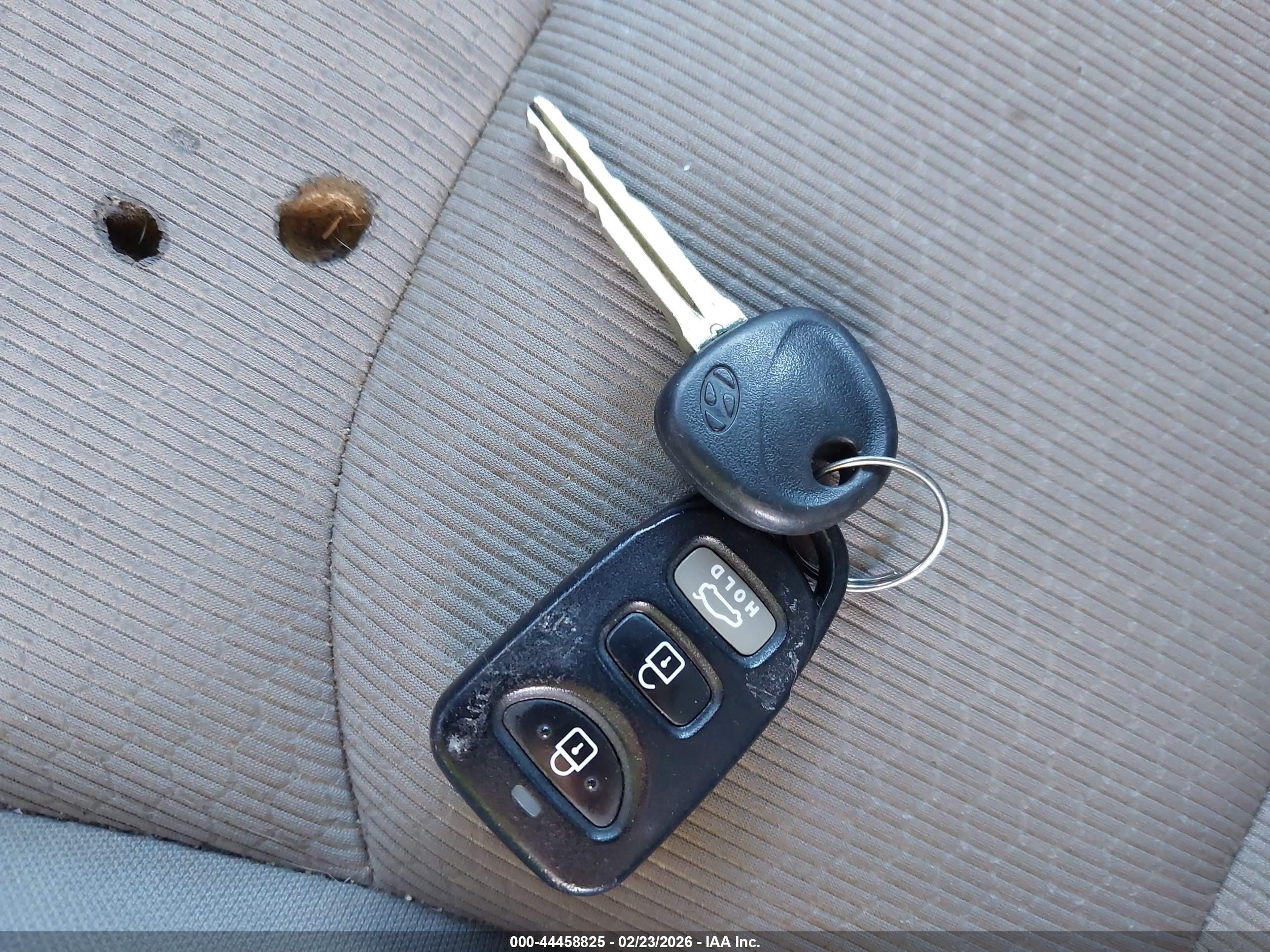 HYUNDAI ELANTRA image 11