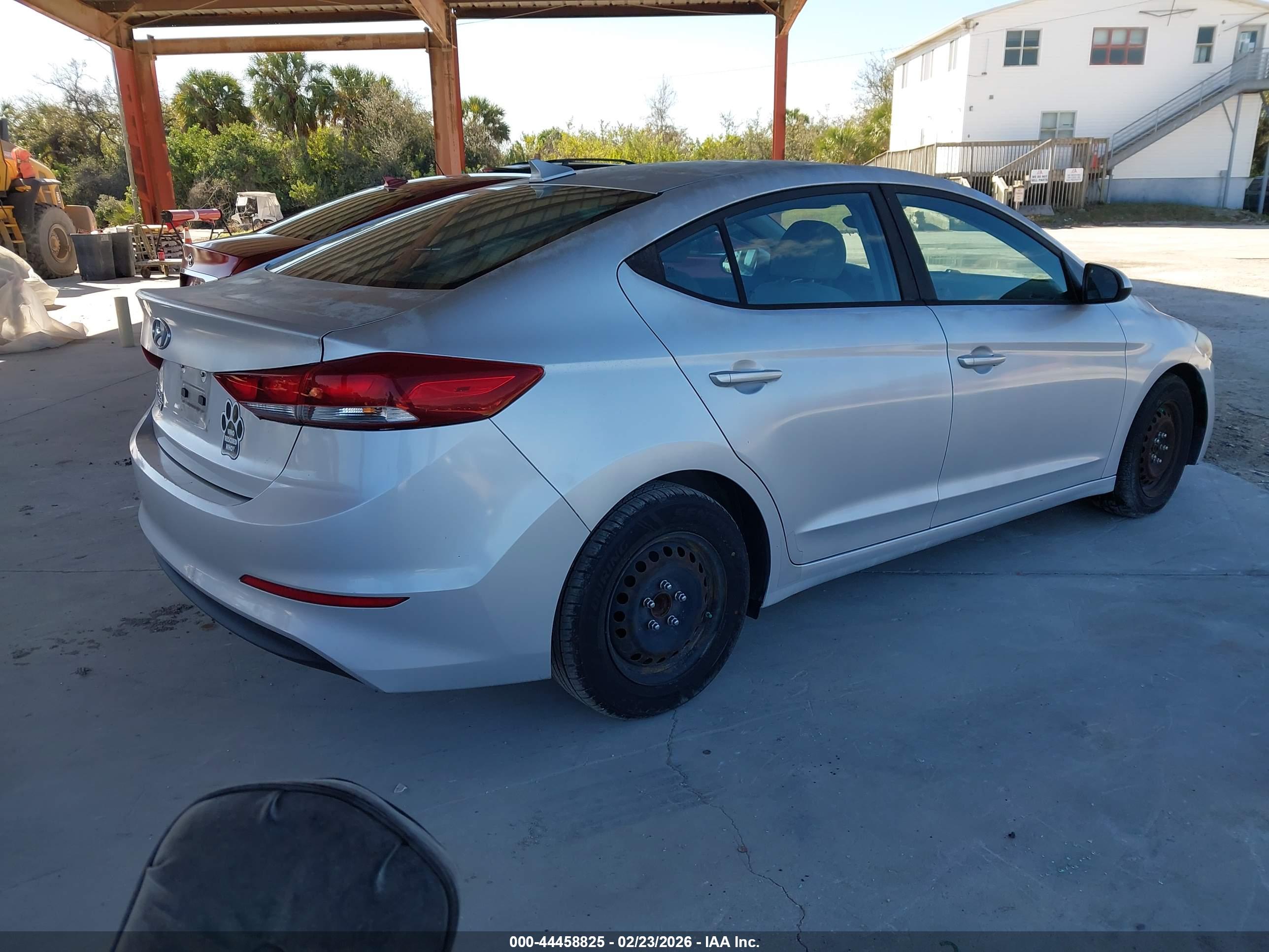 HYUNDAI ELANTRA image 4