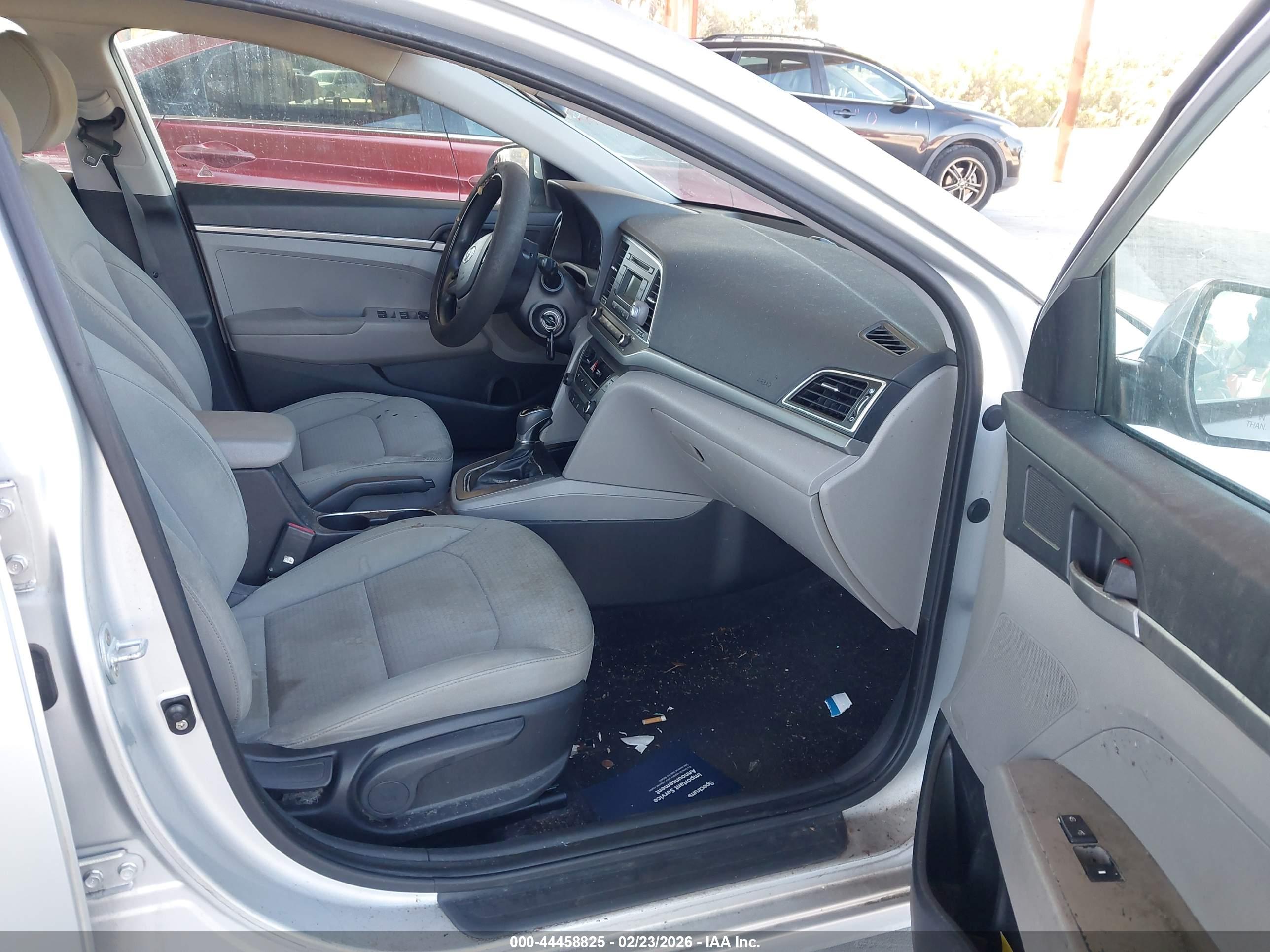HYUNDAI ELANTRA image 5