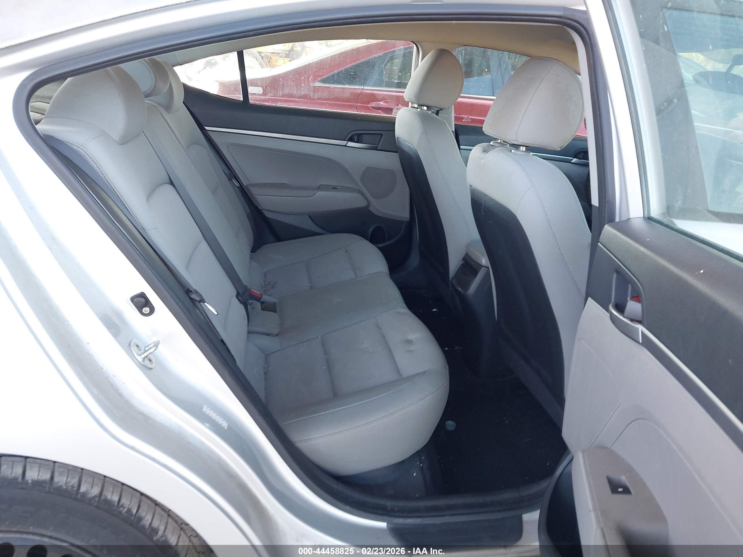HYUNDAI ELANTRA image 8