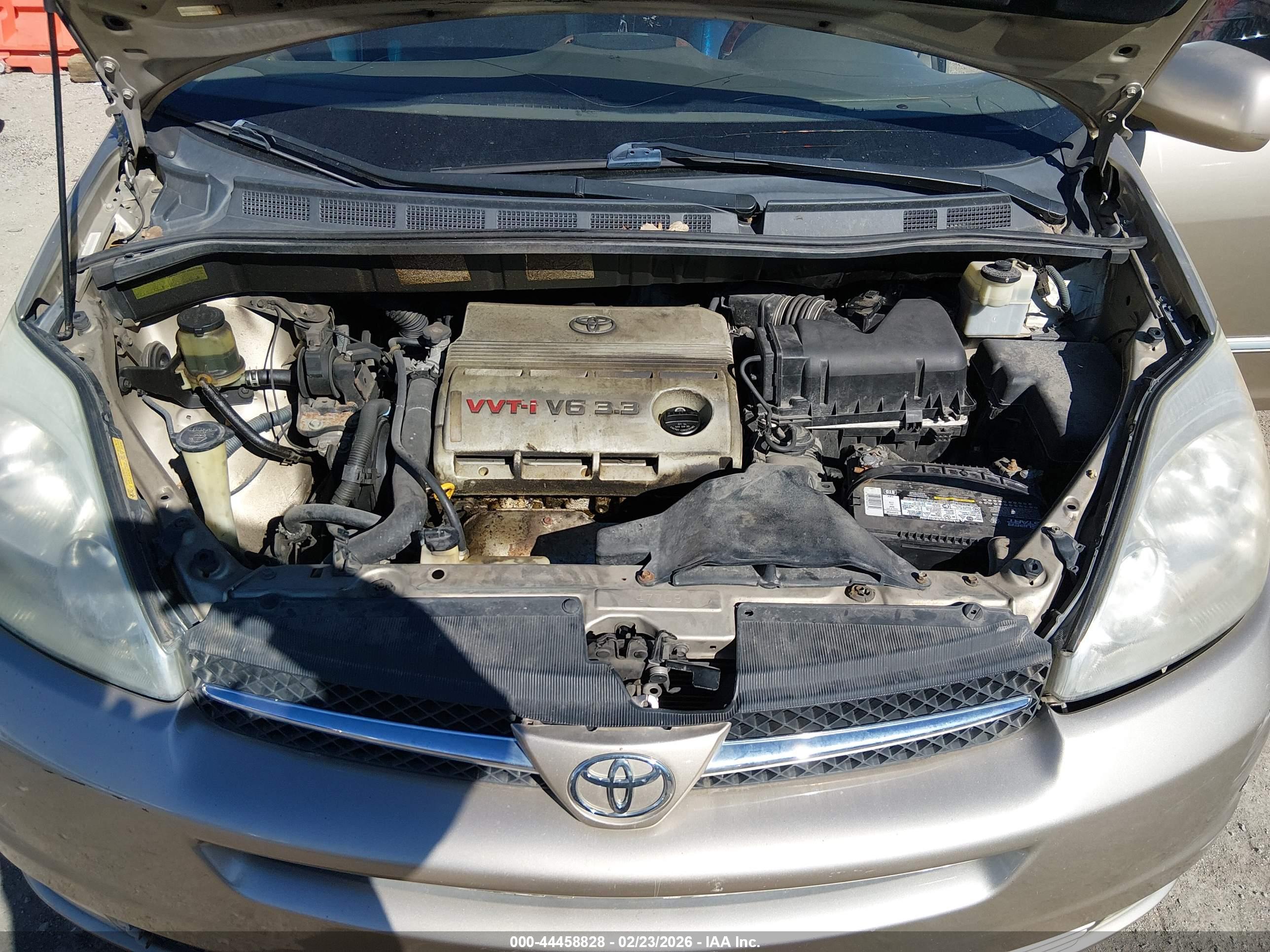 TOYOTA SIENNA image 10