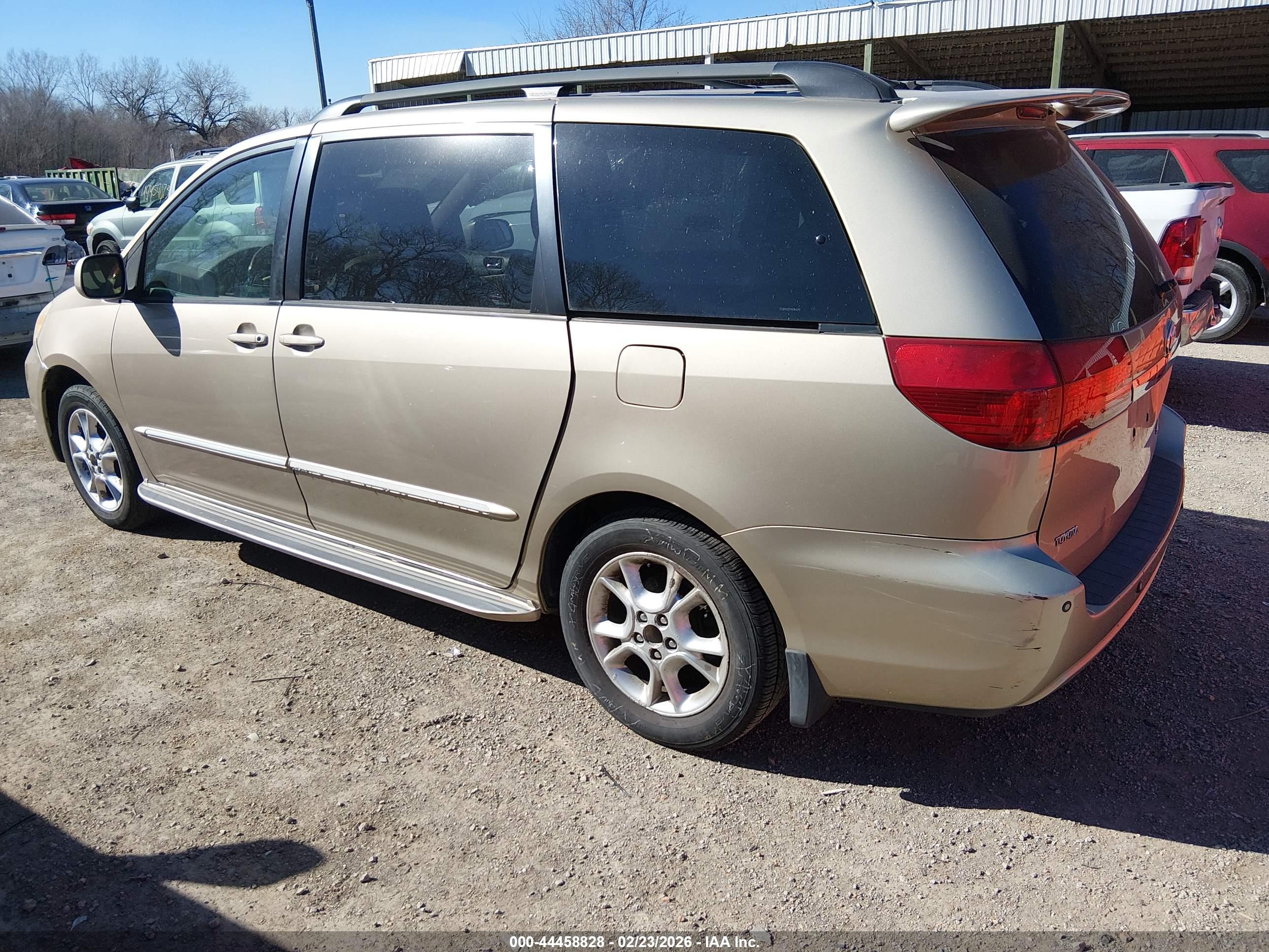 TOYOTA SIENNA image 3