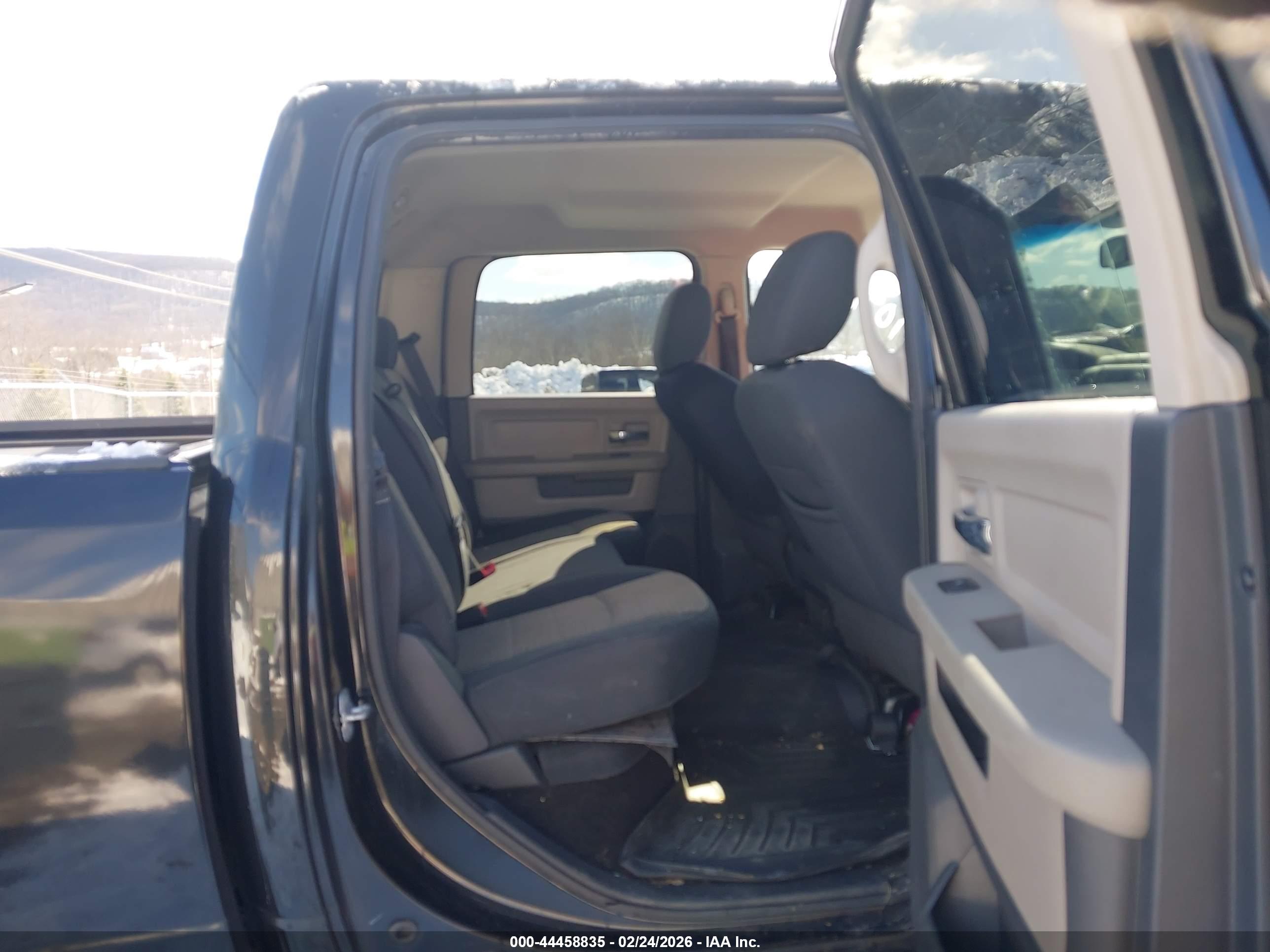 DODGE RAM image 8