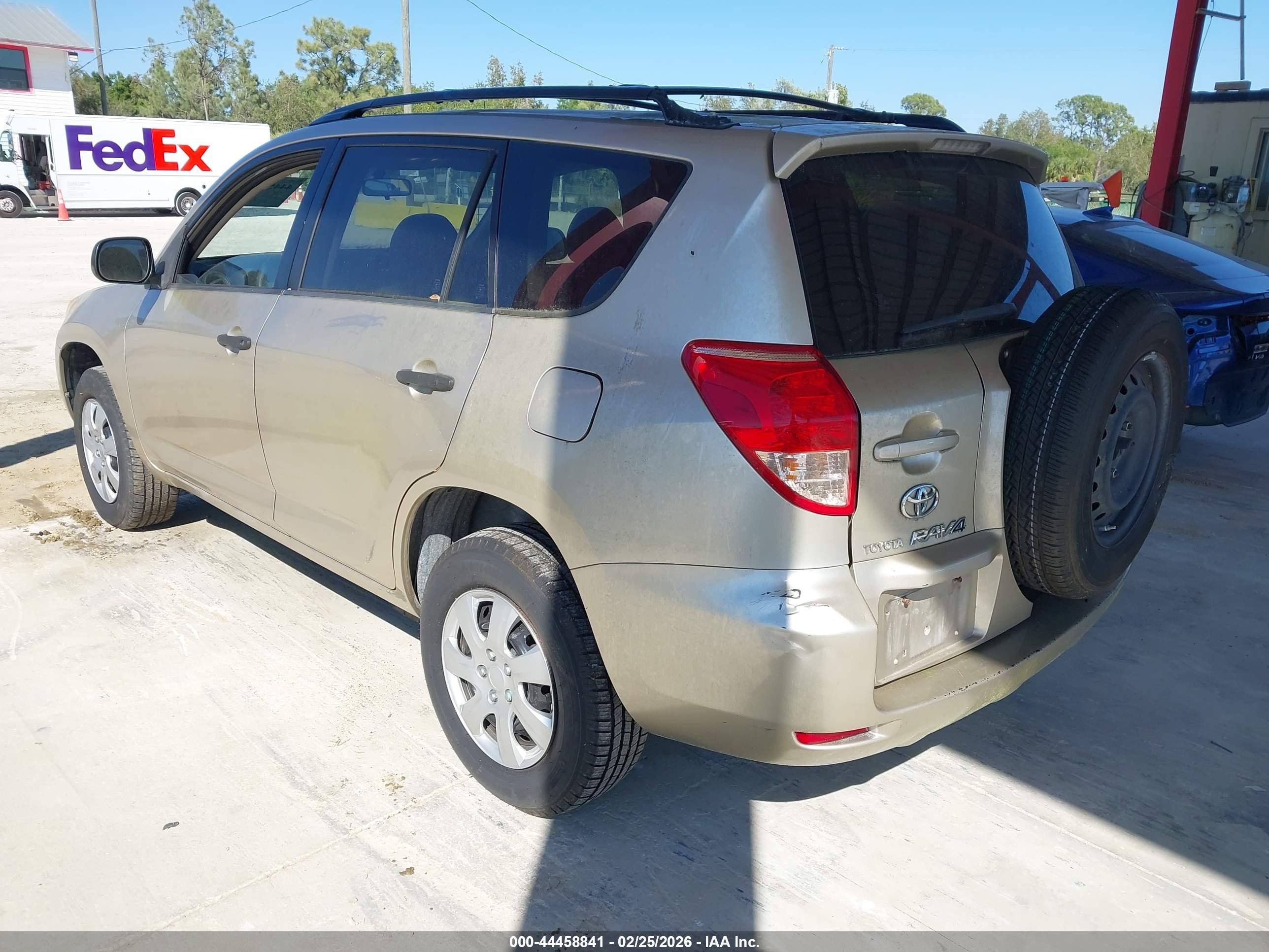 TOYOTA RAV4 image 3