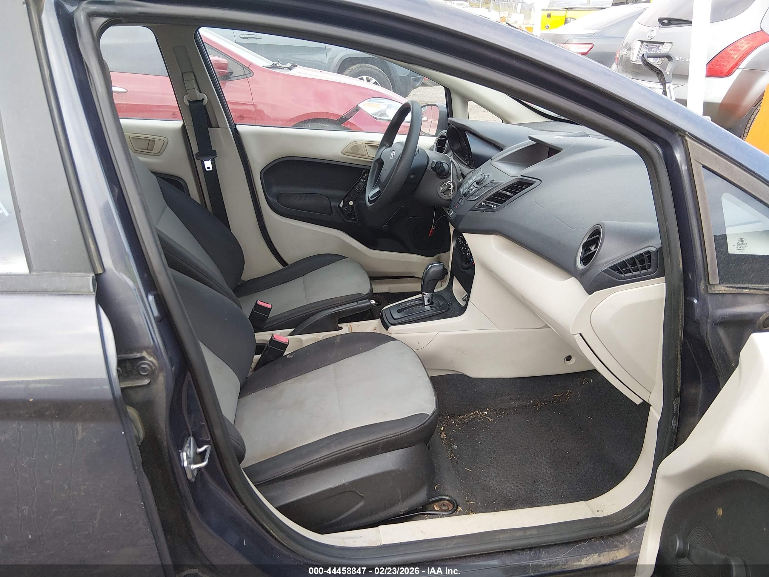 FORD FIESTA image 5