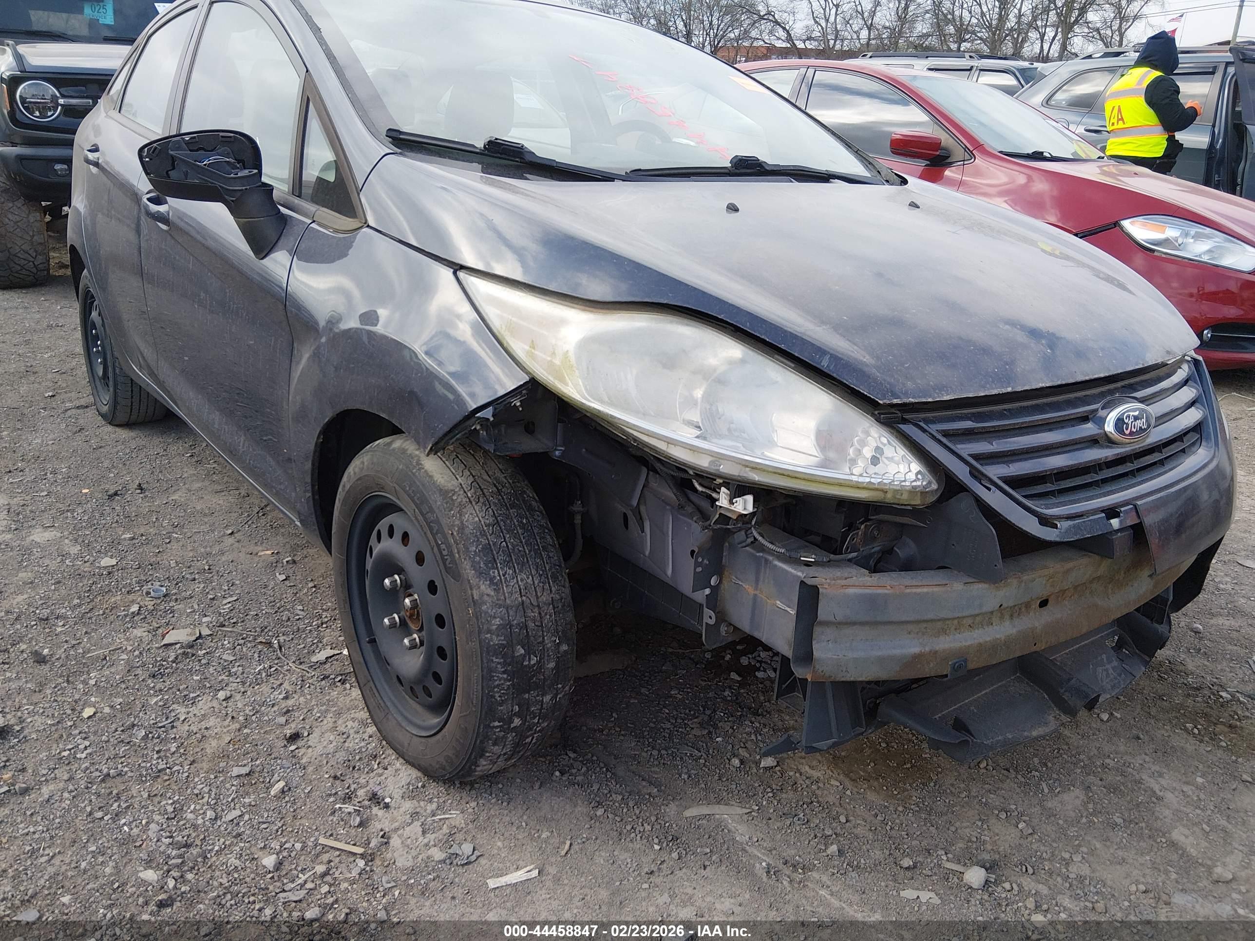FORD FIESTA image 6