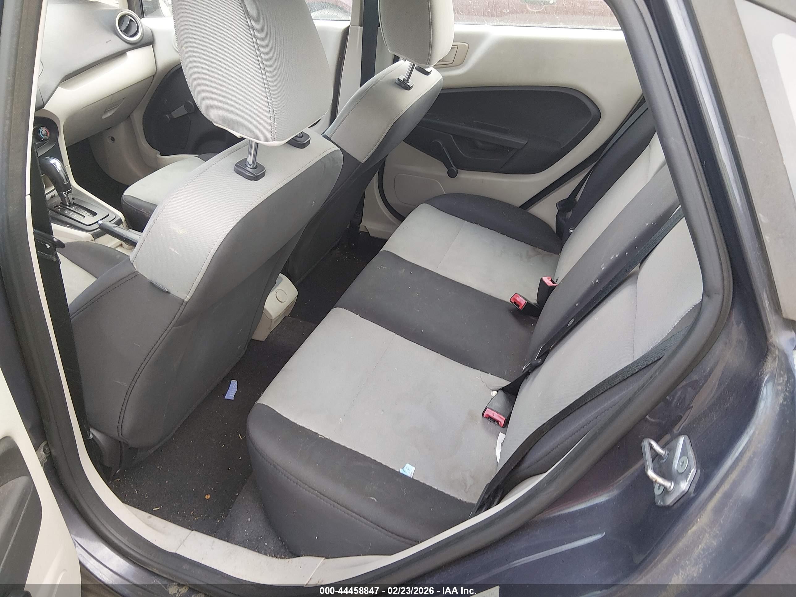 FORD FIESTA image 8