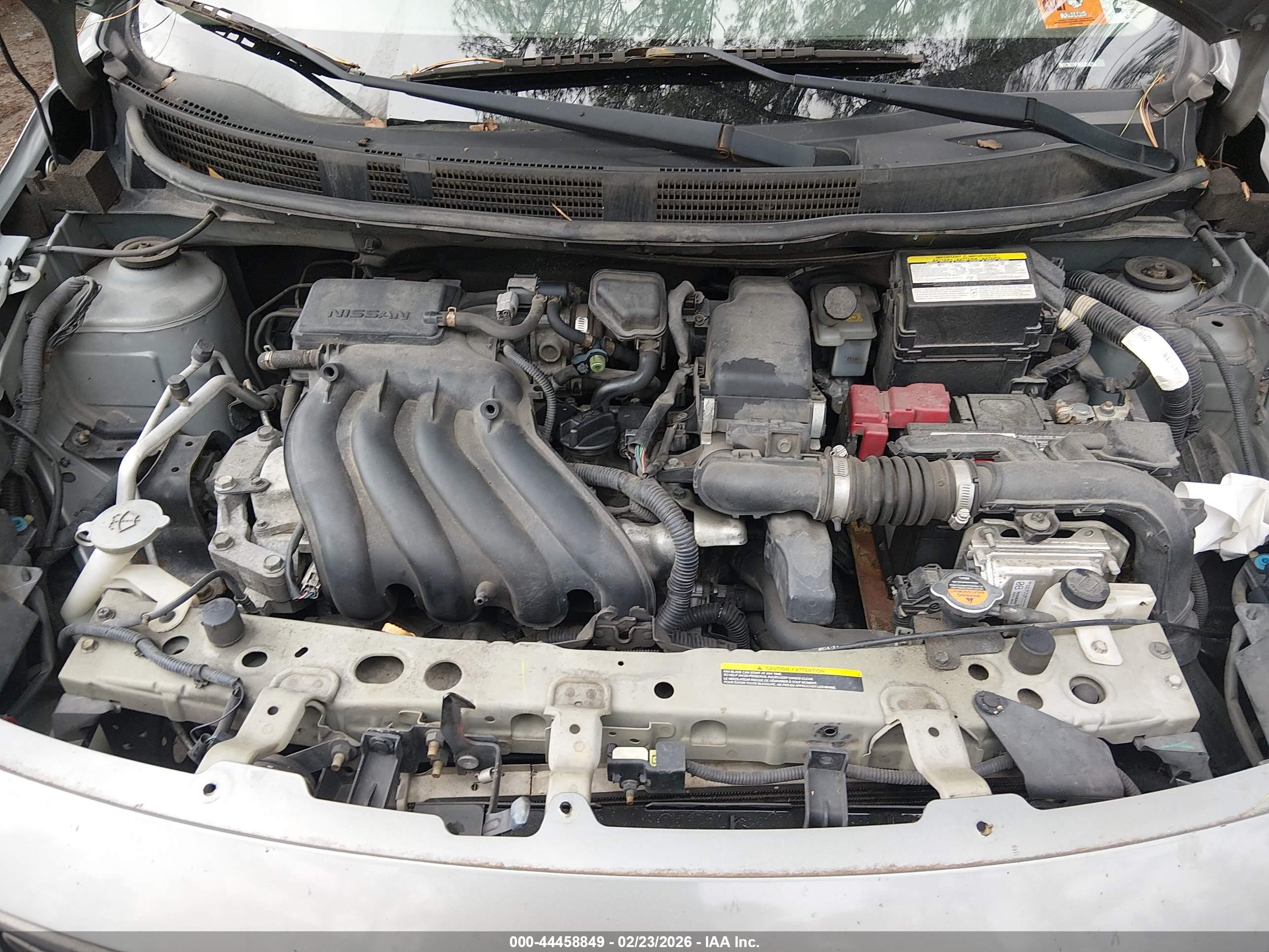 NISSAN VERSA image 10