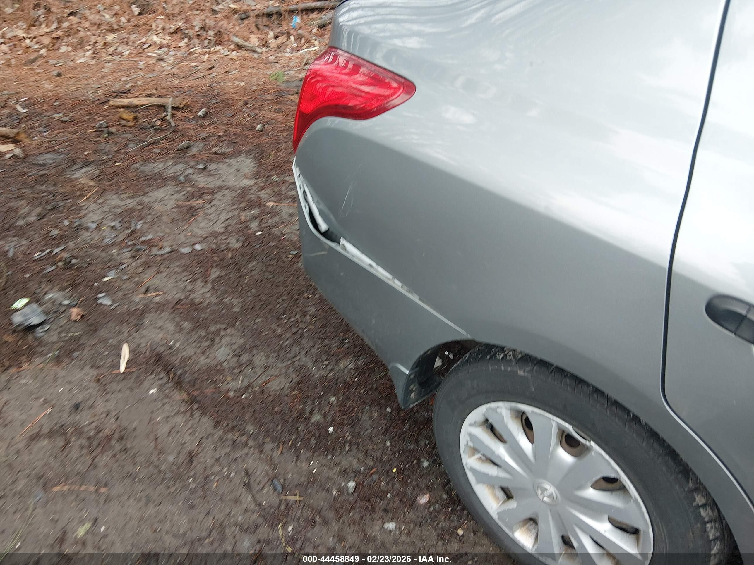 NISSAN VERSA image 6