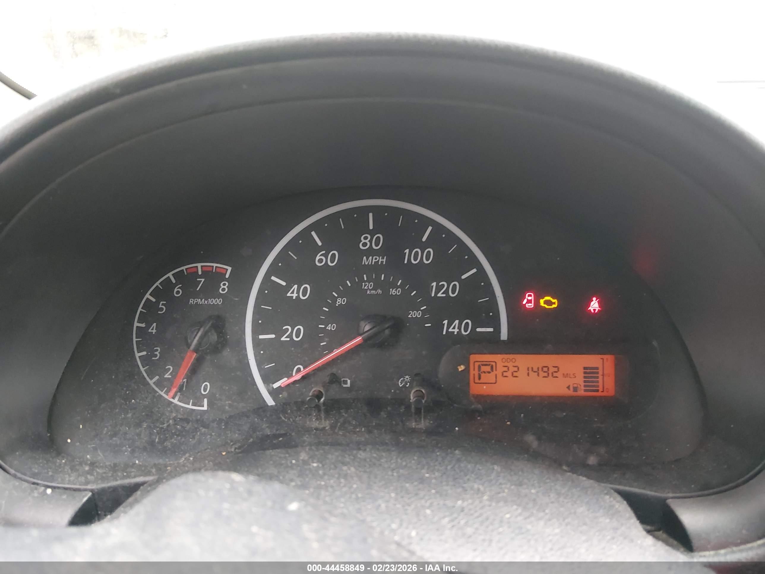 NISSAN VERSA image 7