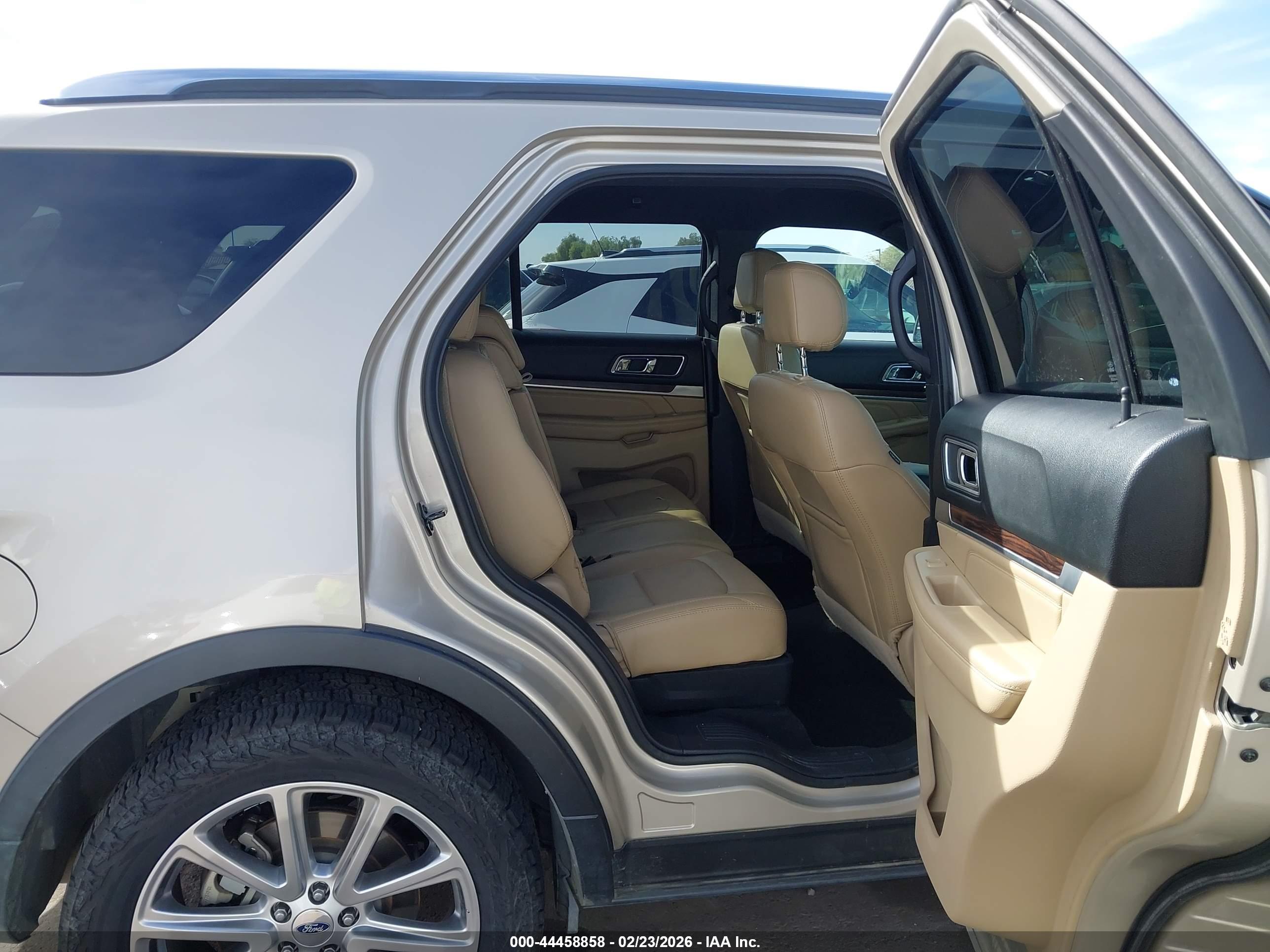 FORD EXPLORER image 8