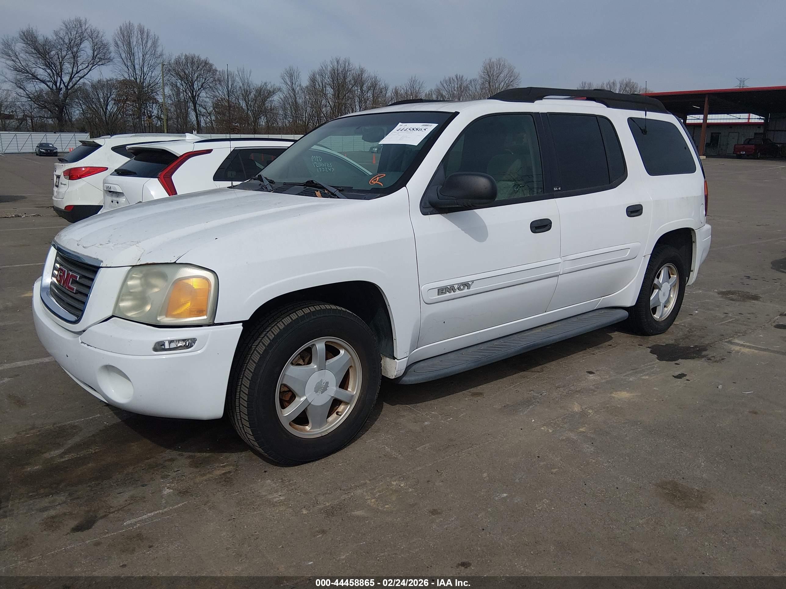 GMC ENVOY image 2