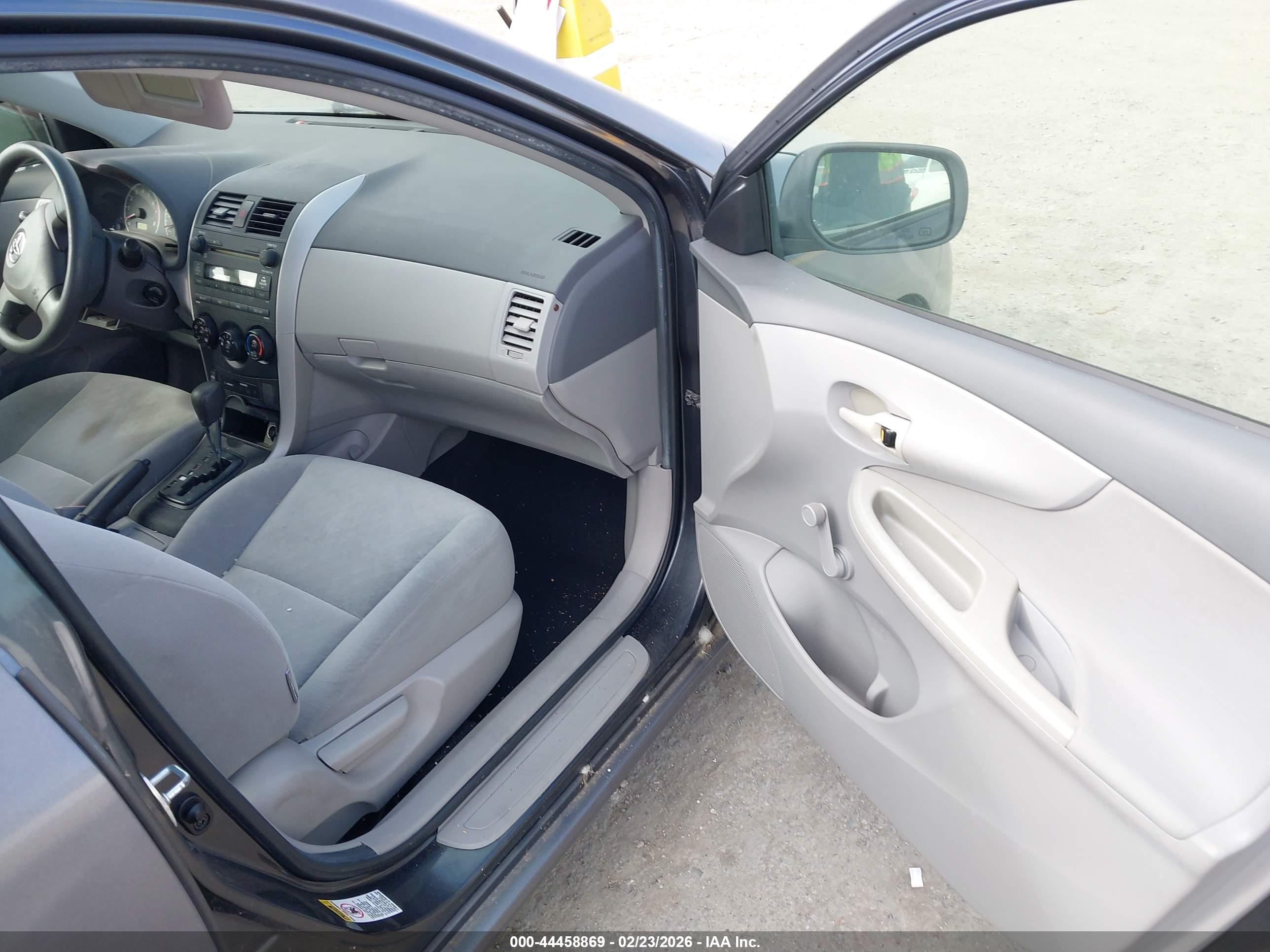 TOYOTA COROLLA image 5