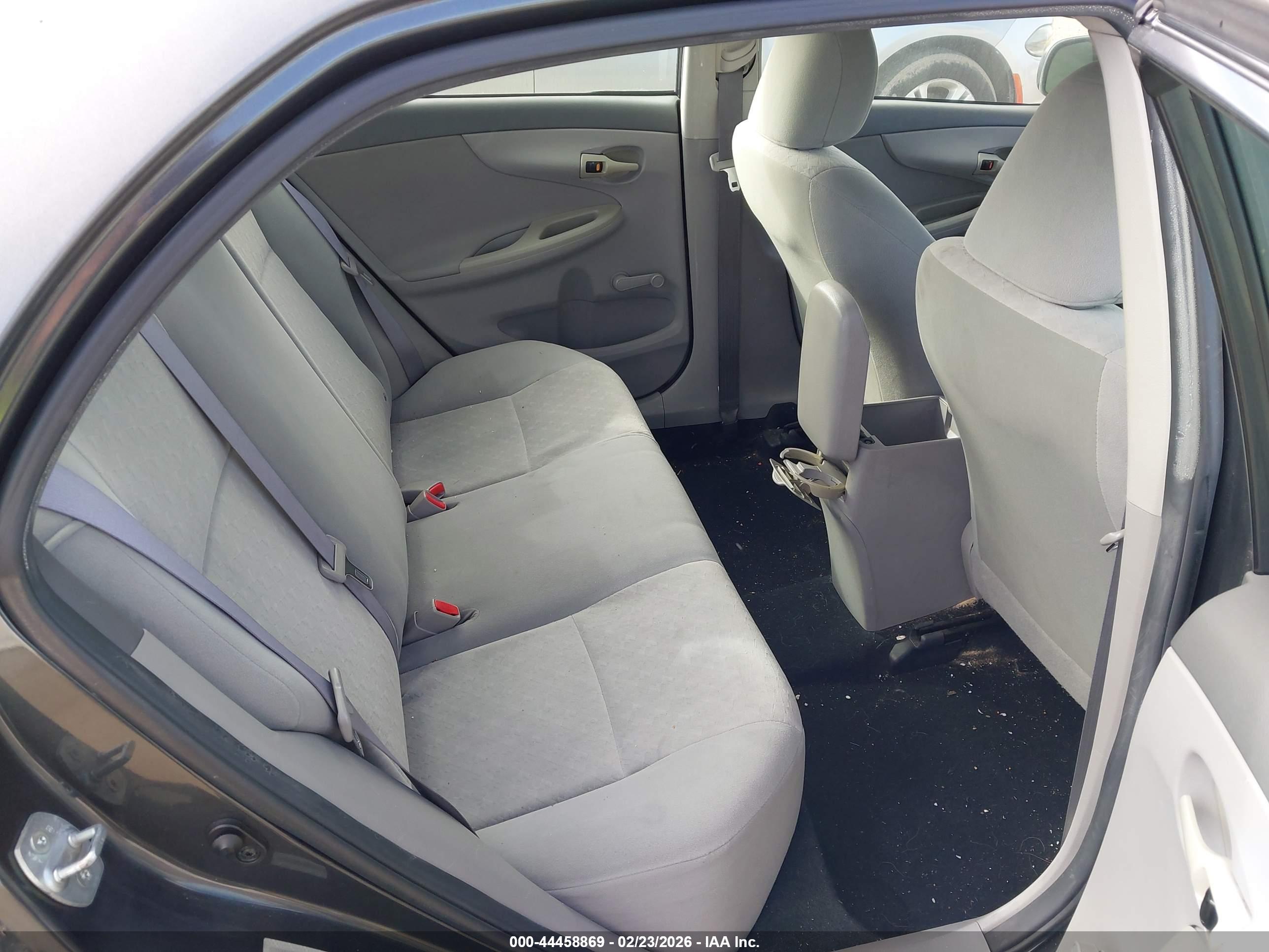 TOYOTA COROLLA image 8