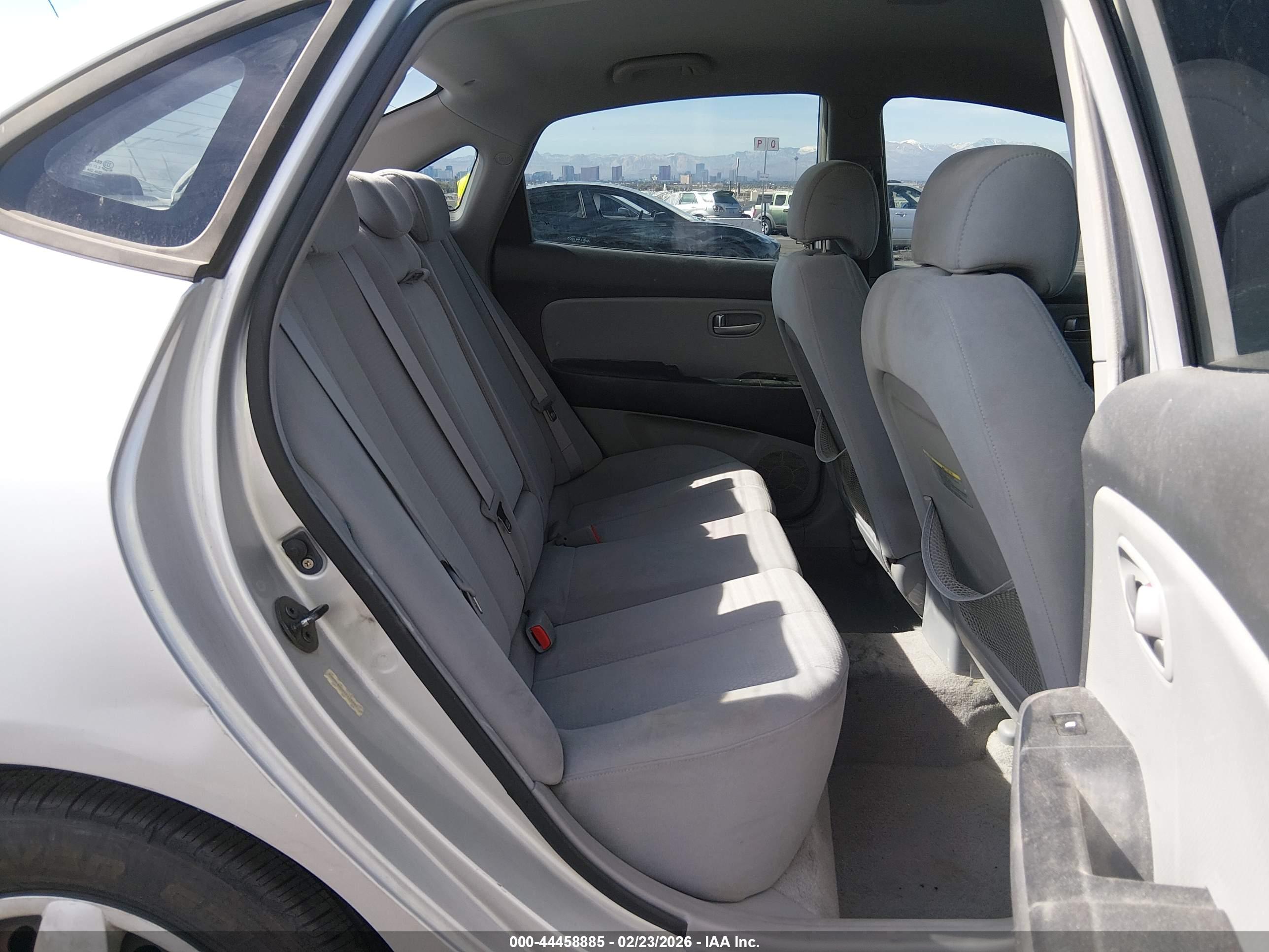HYUNDAI ELANTRA image 8