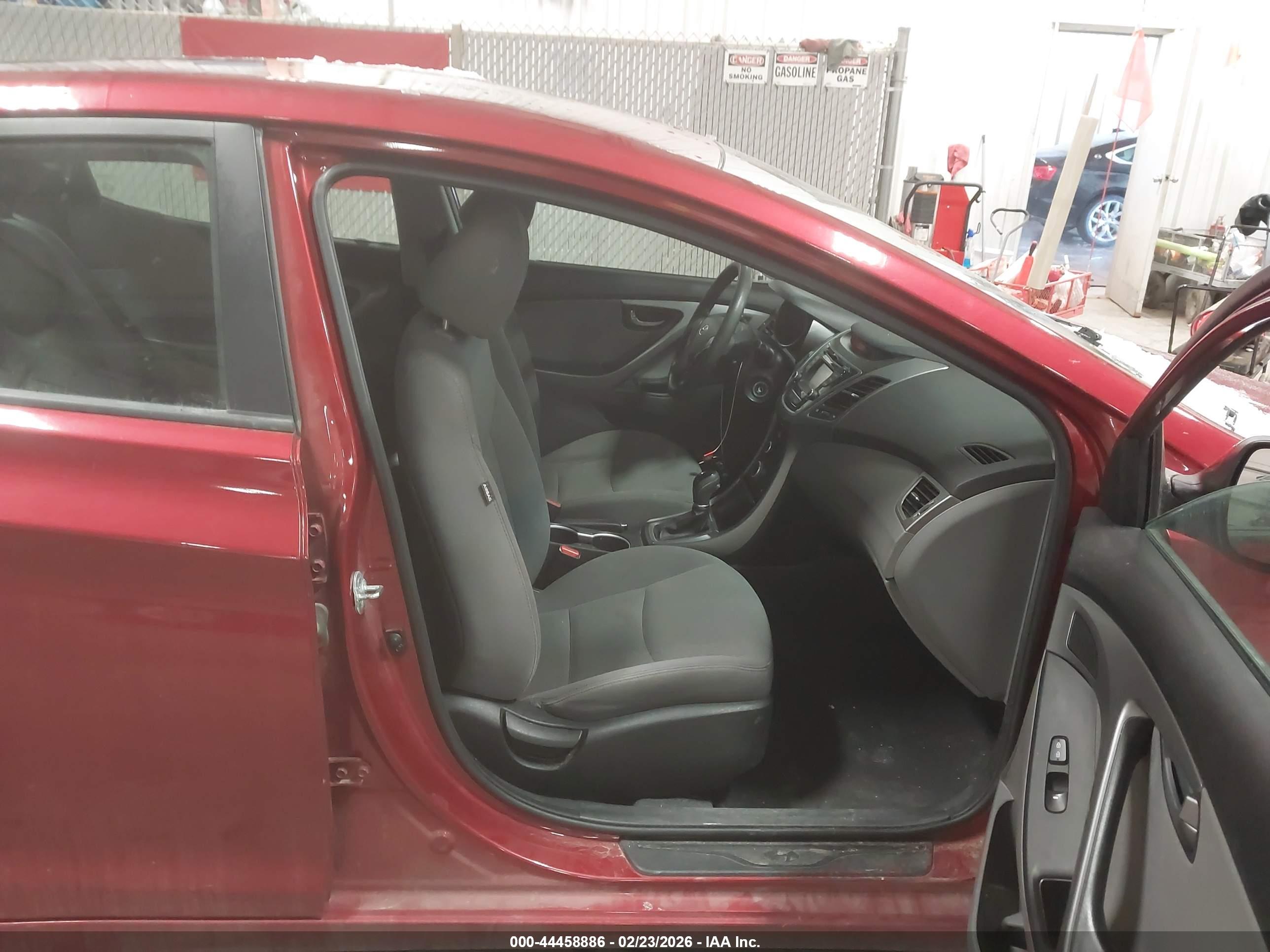 HYUNDAI ELANTRA image 5