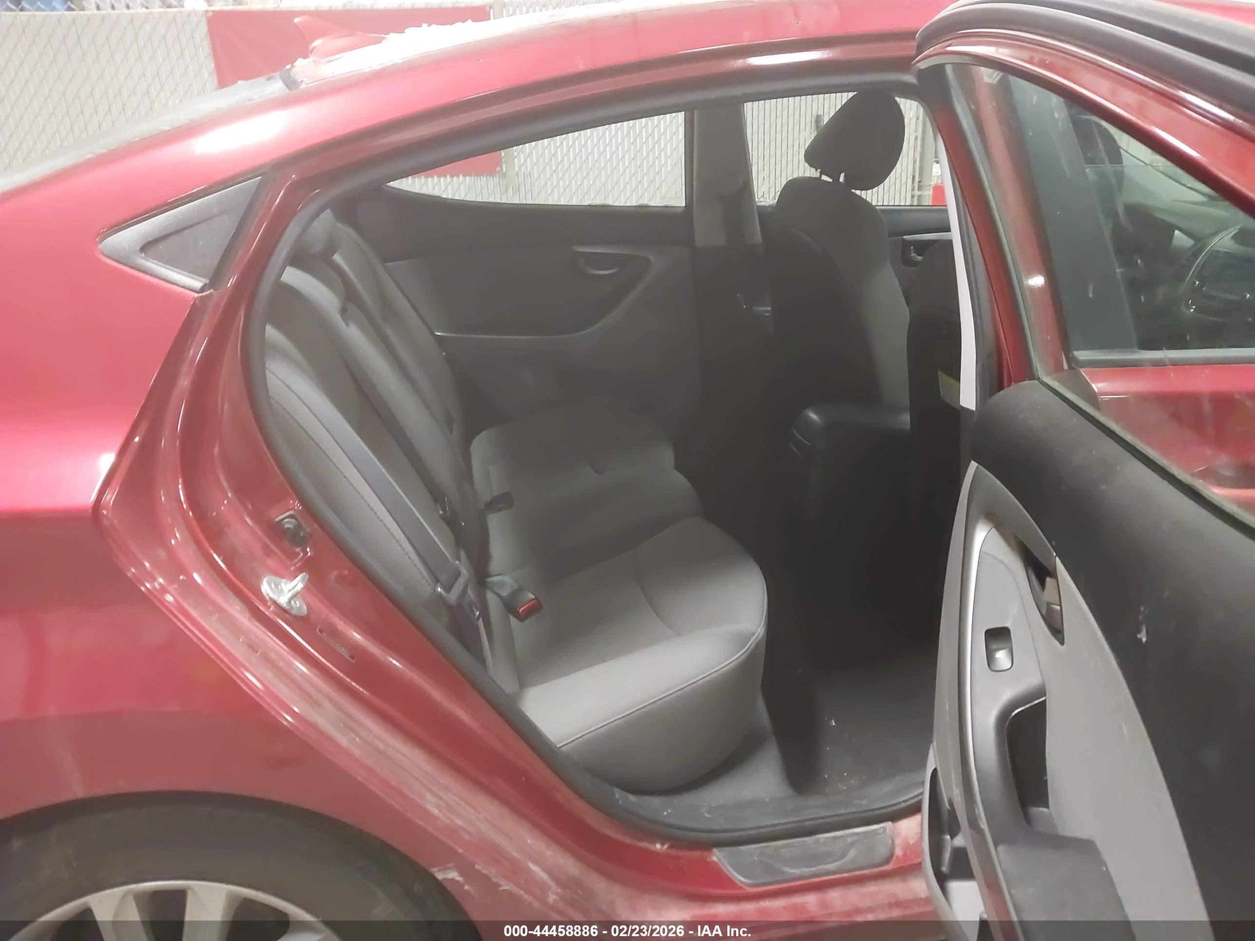 HYUNDAI ELANTRA image 8