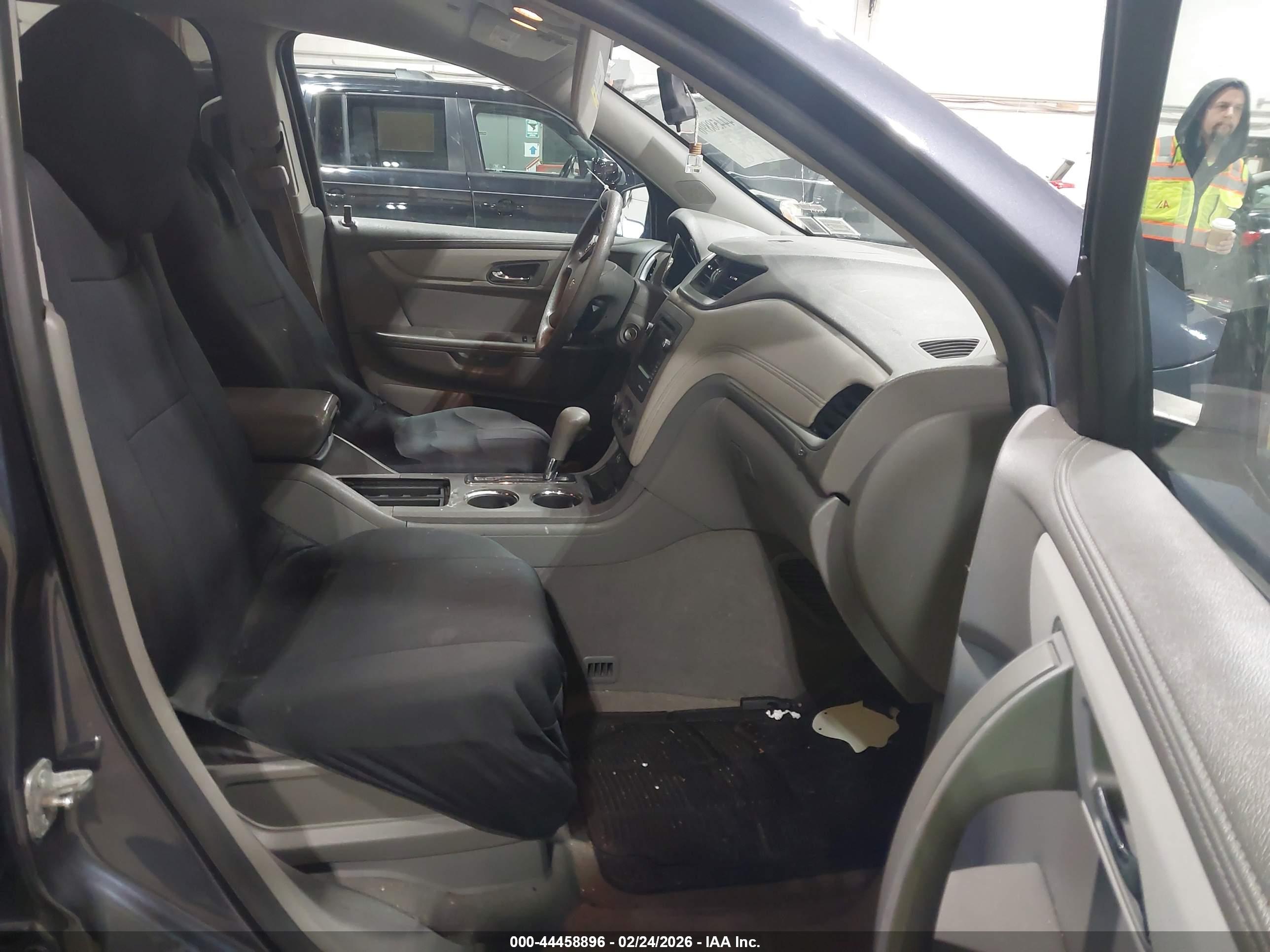 CHEVROLET TRAVERSE image 5