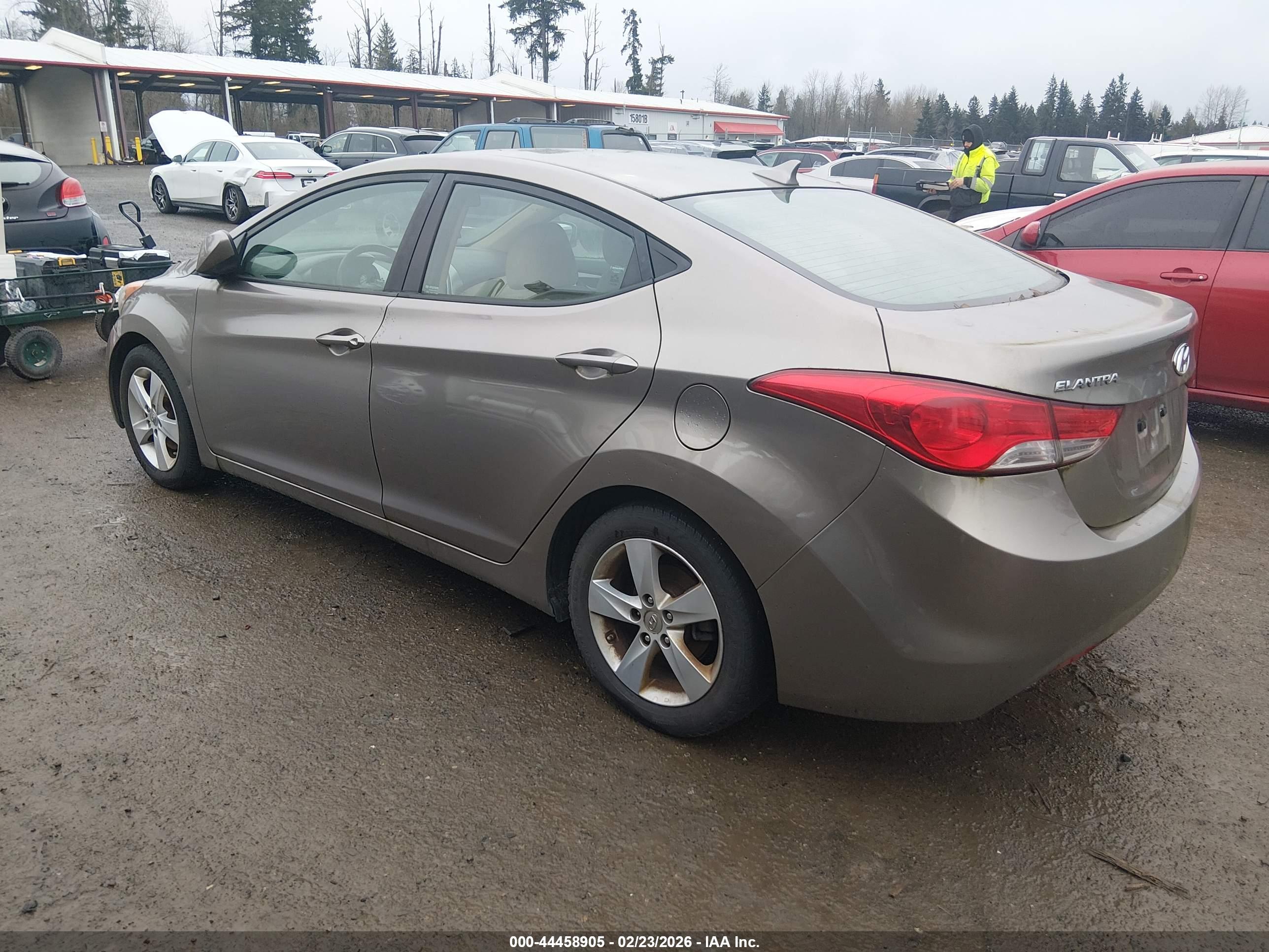 HYUNDAI ELANTRA image 3